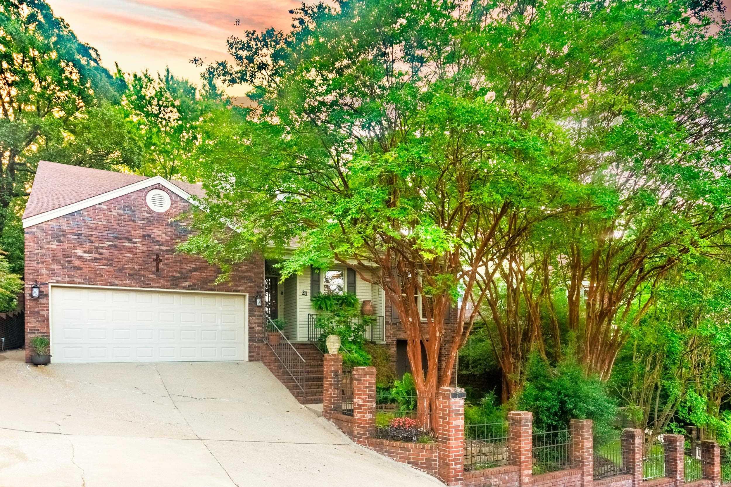 WOODRIDGE TOWNHOMES - Residential