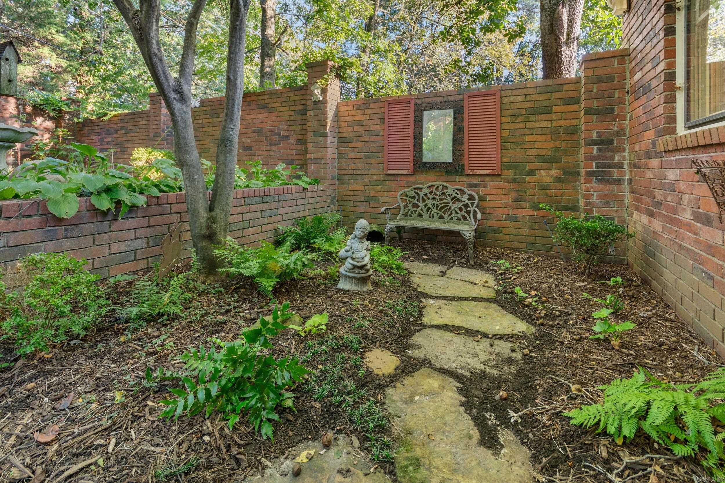 WOODRIDGE TOWNHOMES - Residential