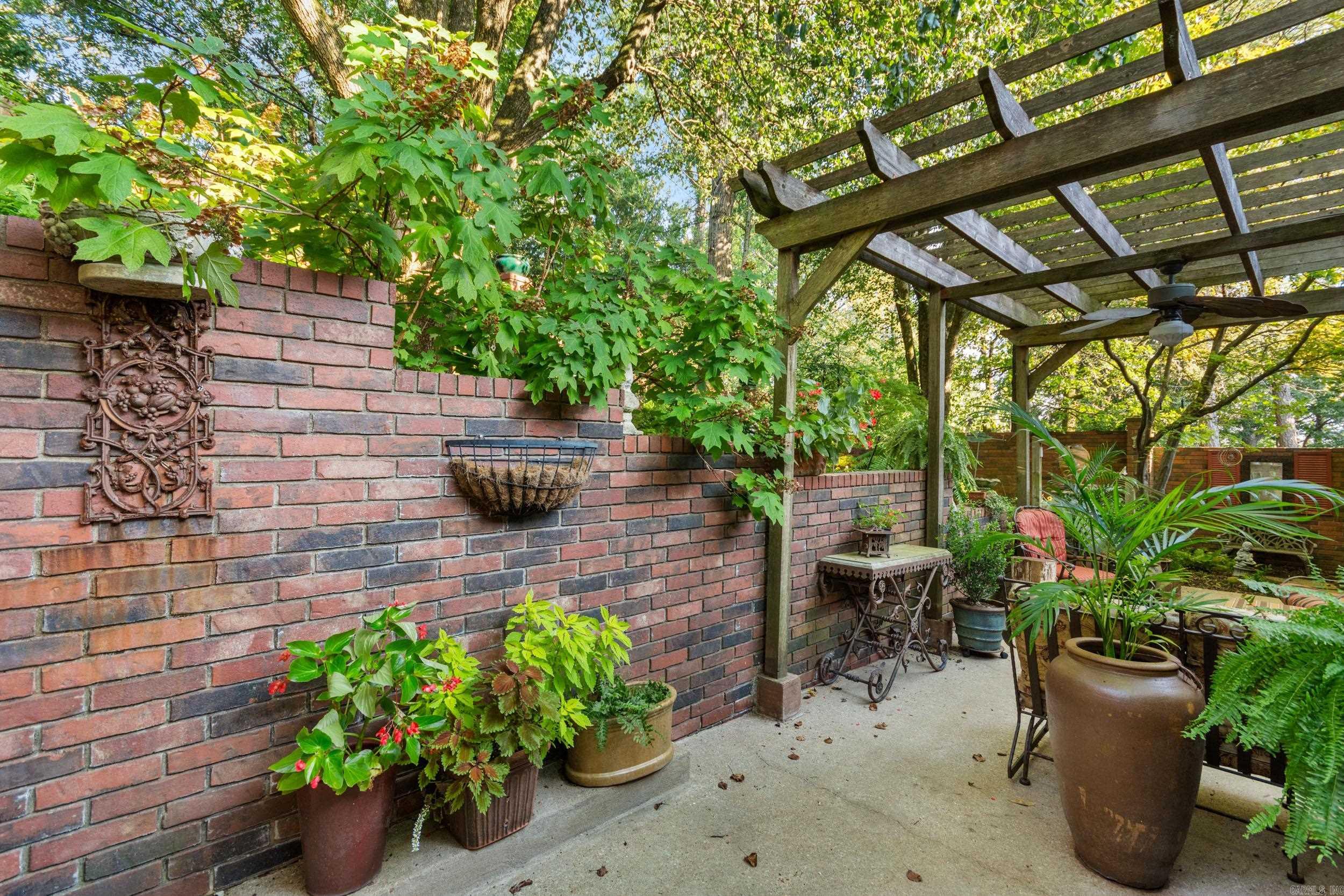 WOODRIDGE TOWNHOMES - Residential