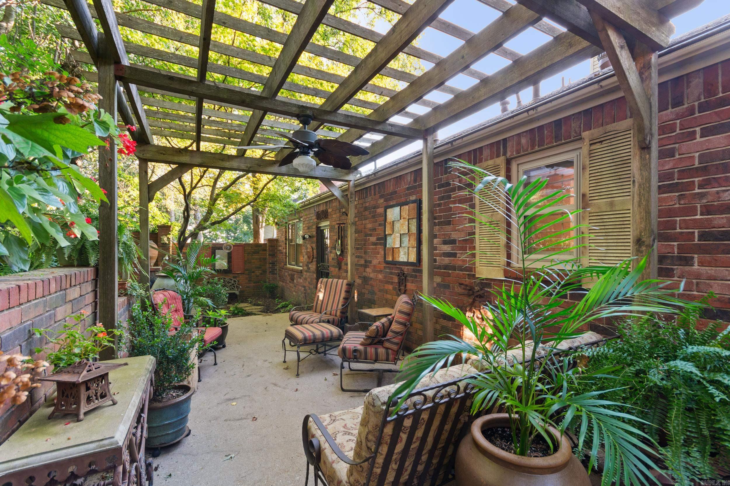 WOODRIDGE TOWNHOMES - Residential