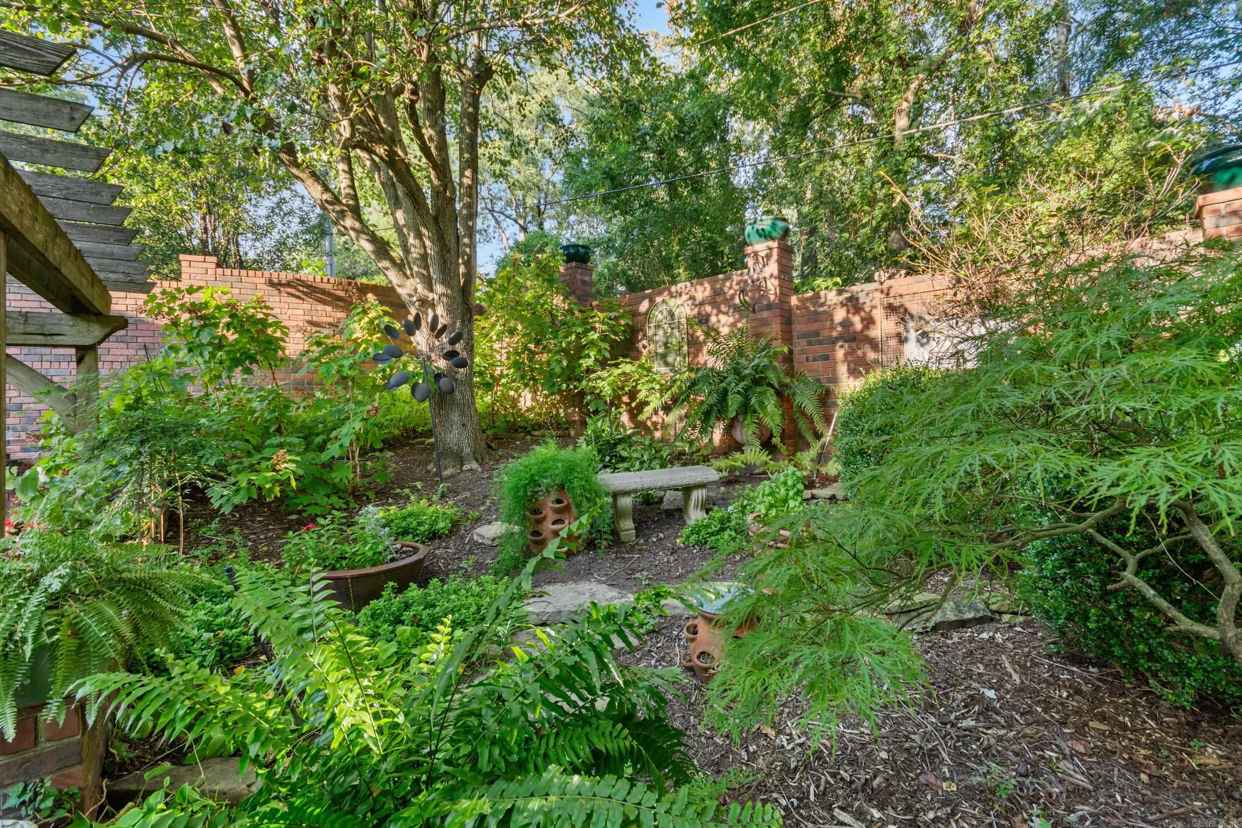 WOODRIDGE TOWNHOMES - Residential