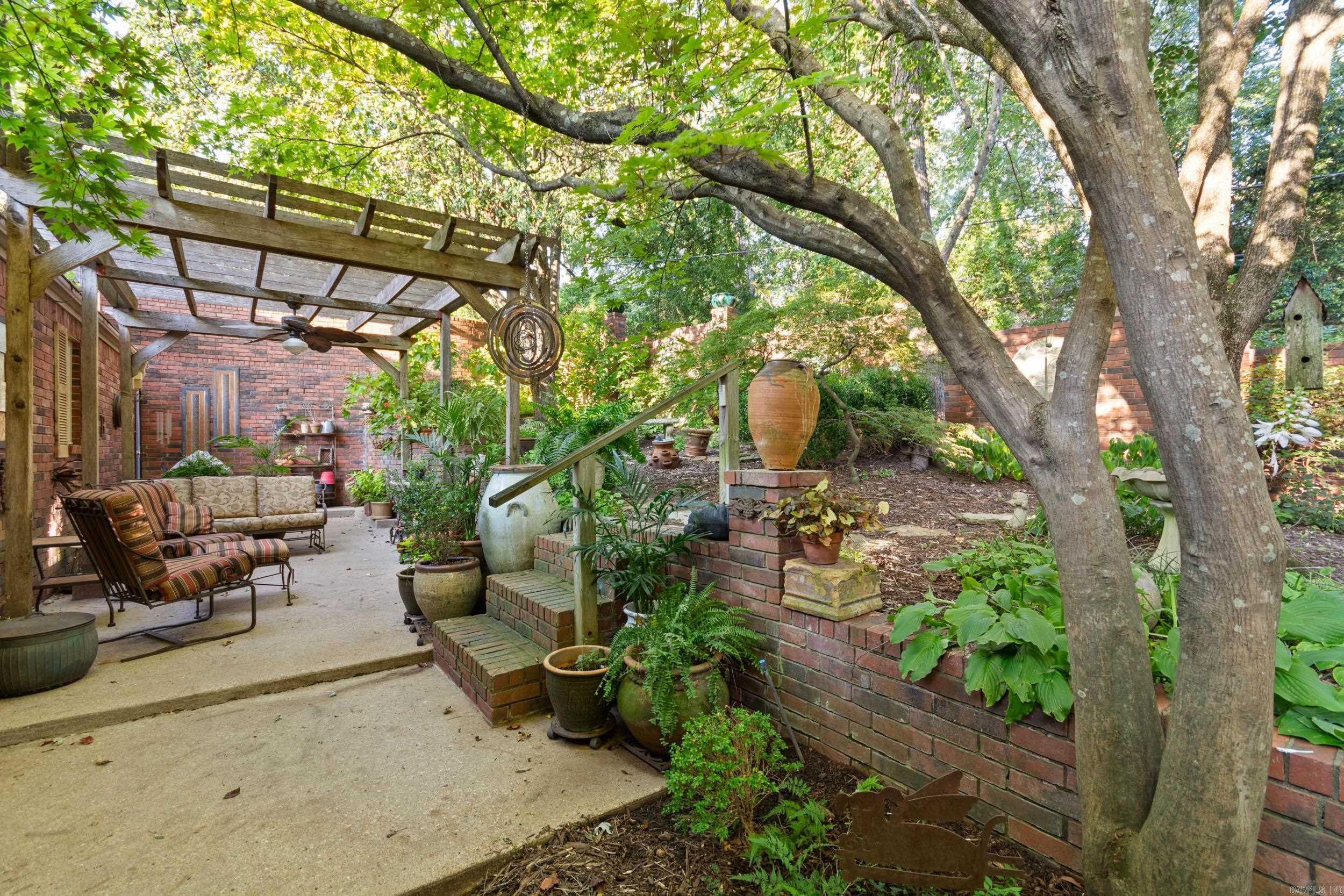 WOODRIDGE TOWNHOMES - Residential