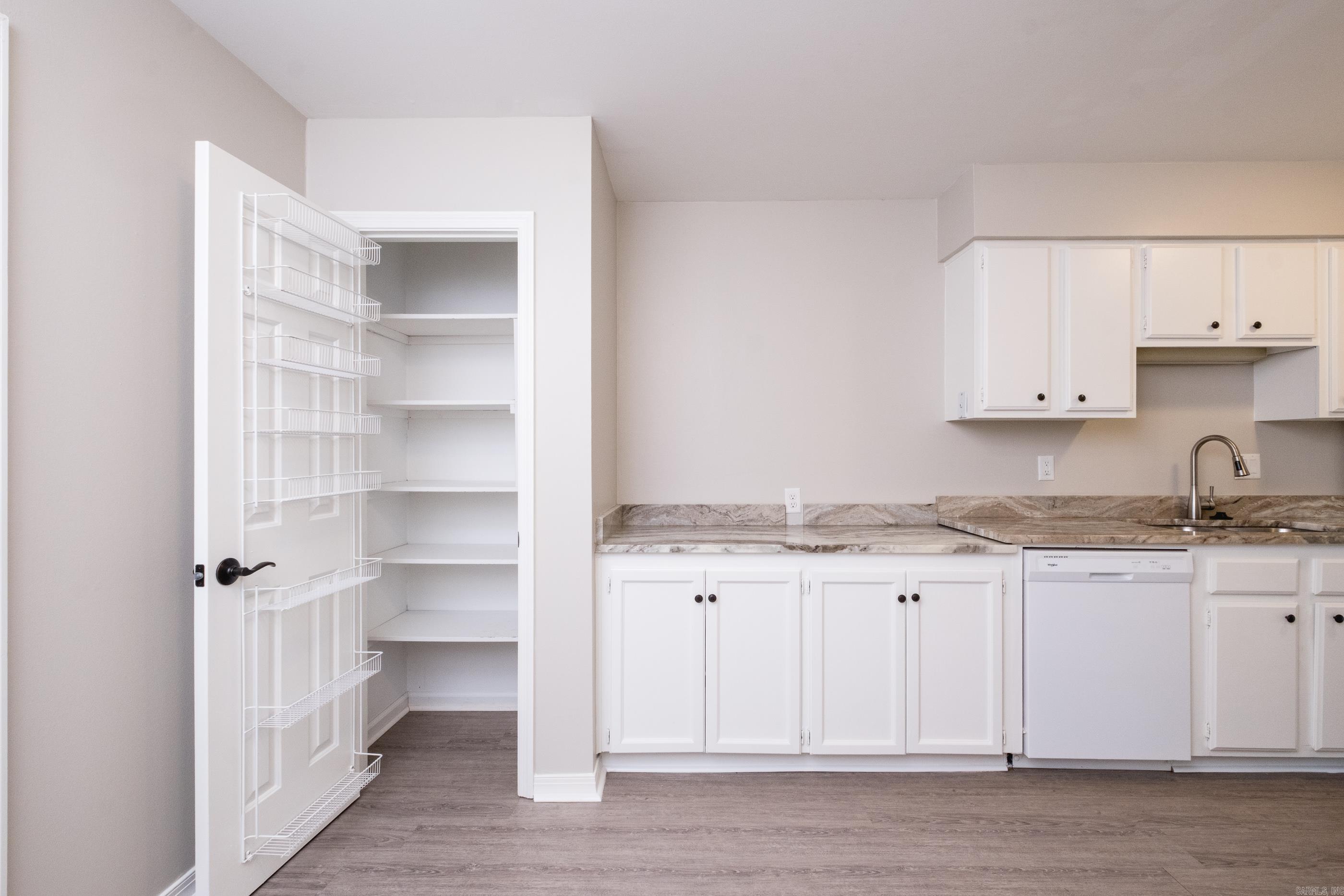 KINGSBRIDGE TWNHSE - Residential