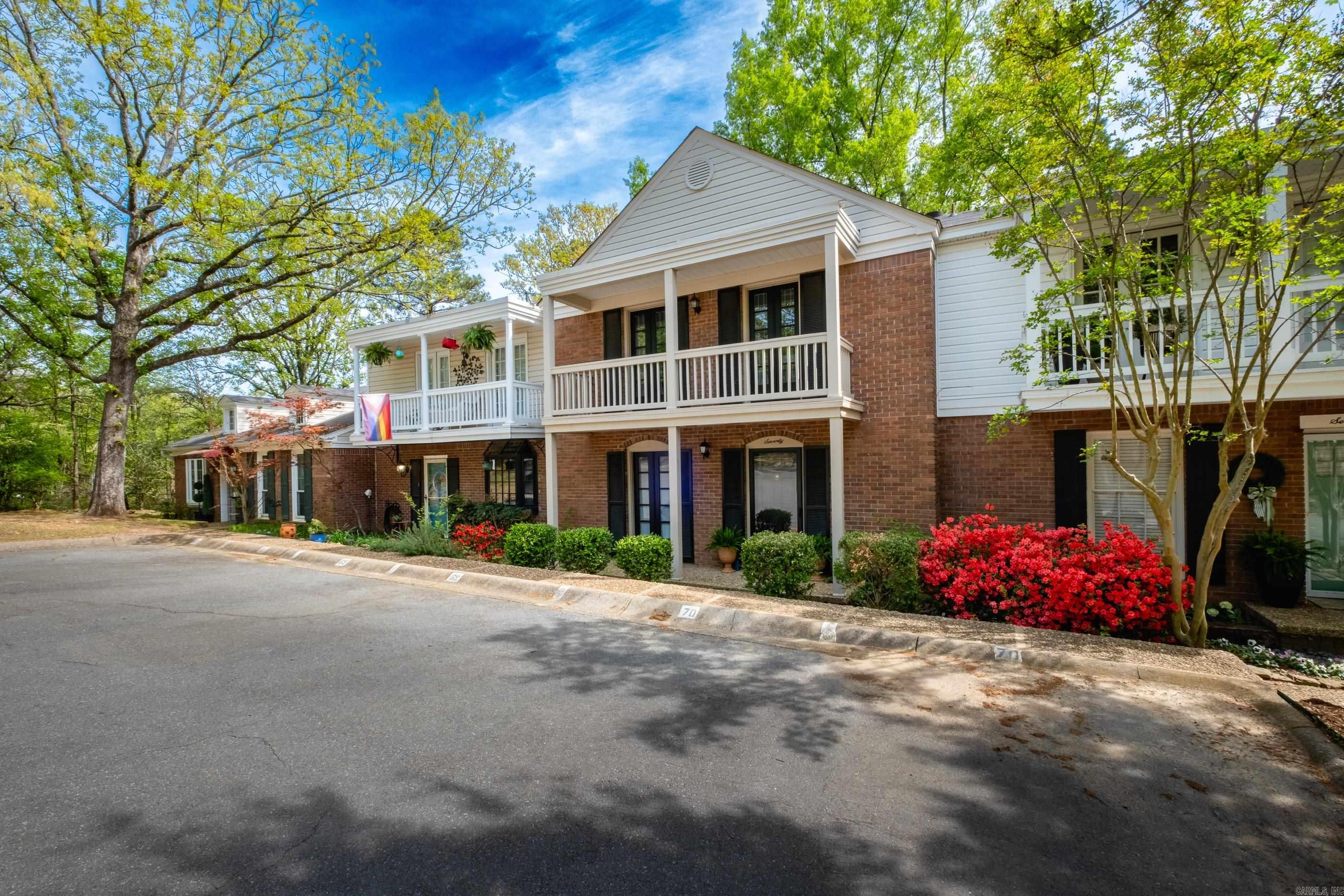 KINGSBRIDGE TWNHSE - Residential