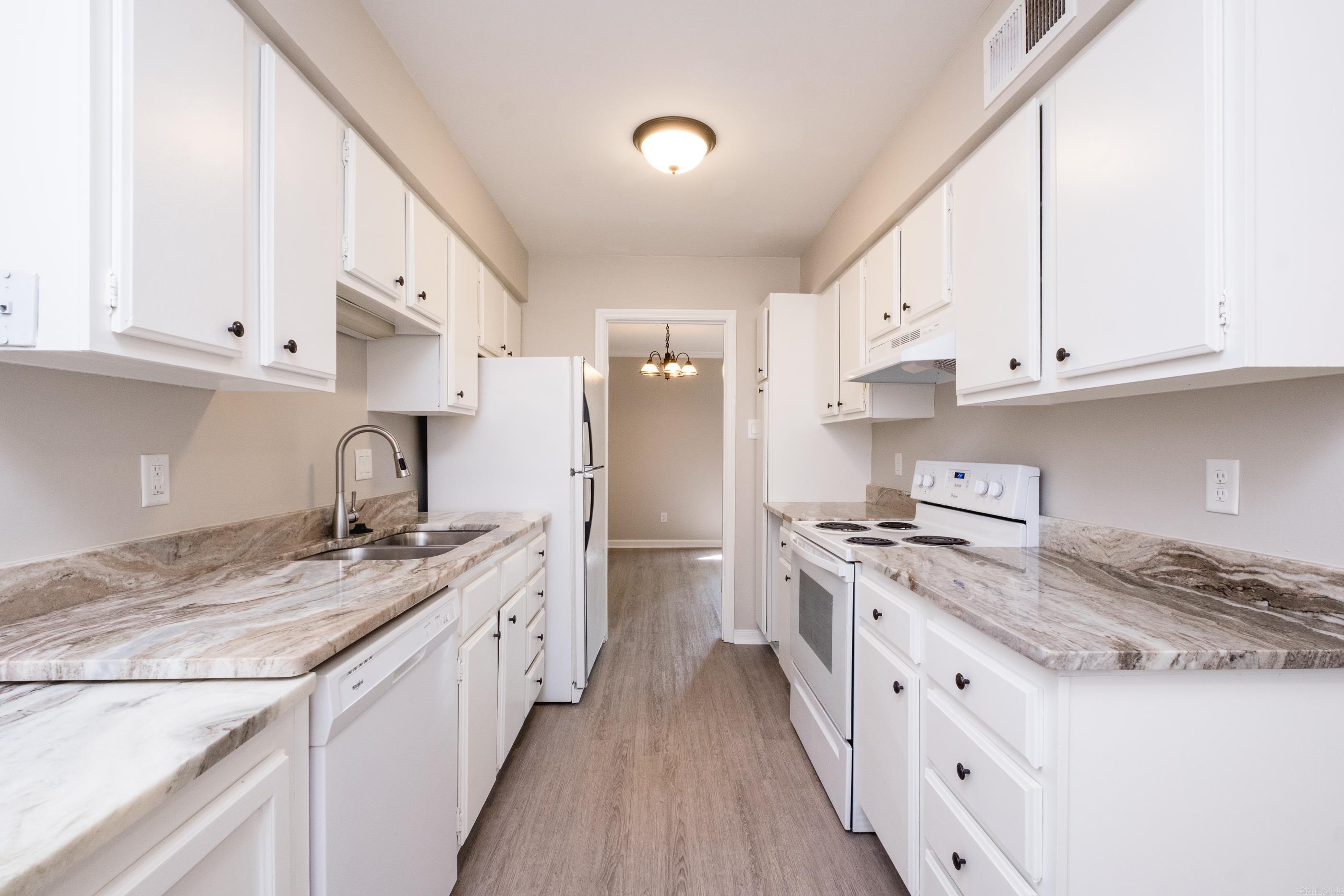 KINGSBRIDGE TWNHSE - Residential