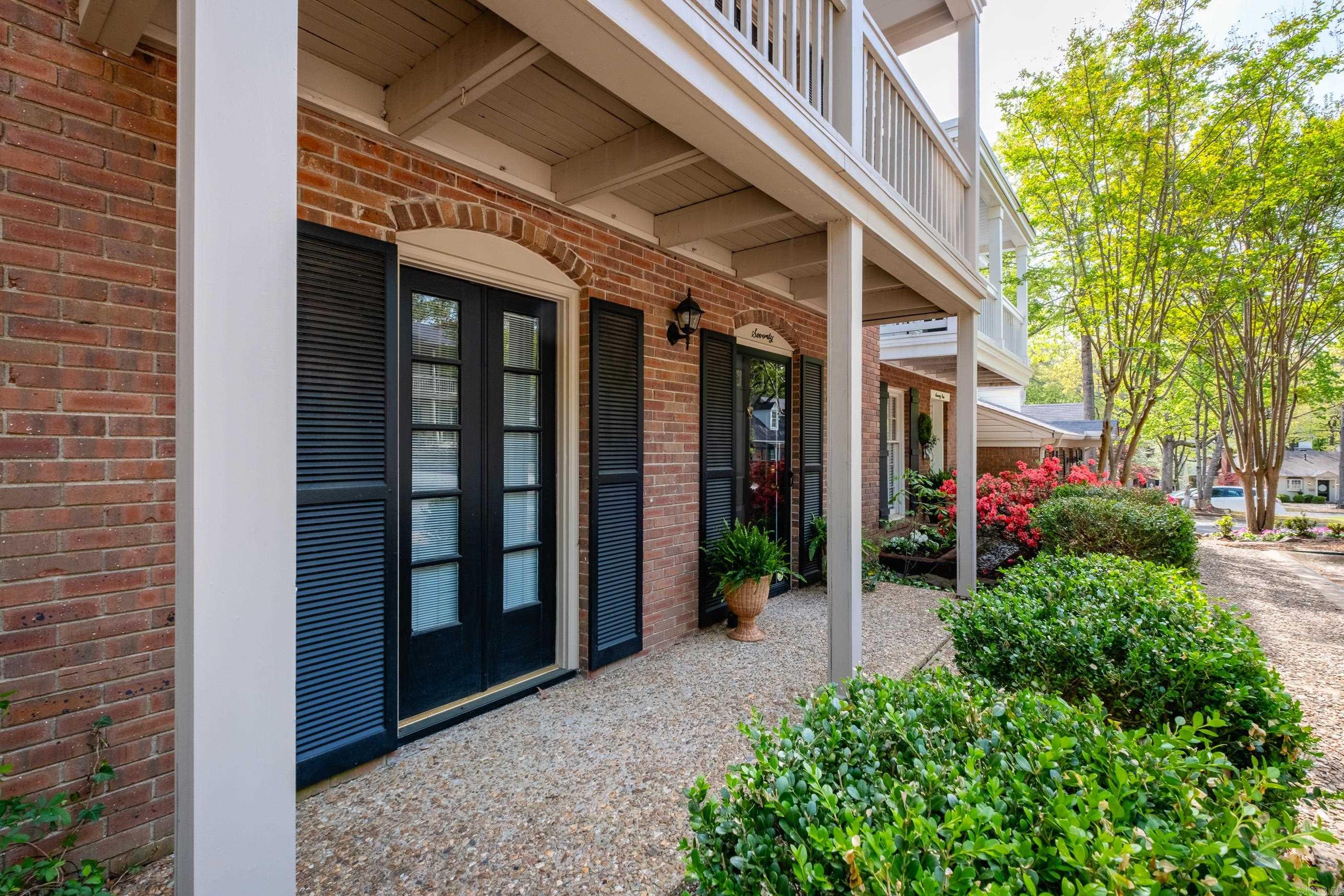 KINGSBRIDGE TWNHSE - Residential