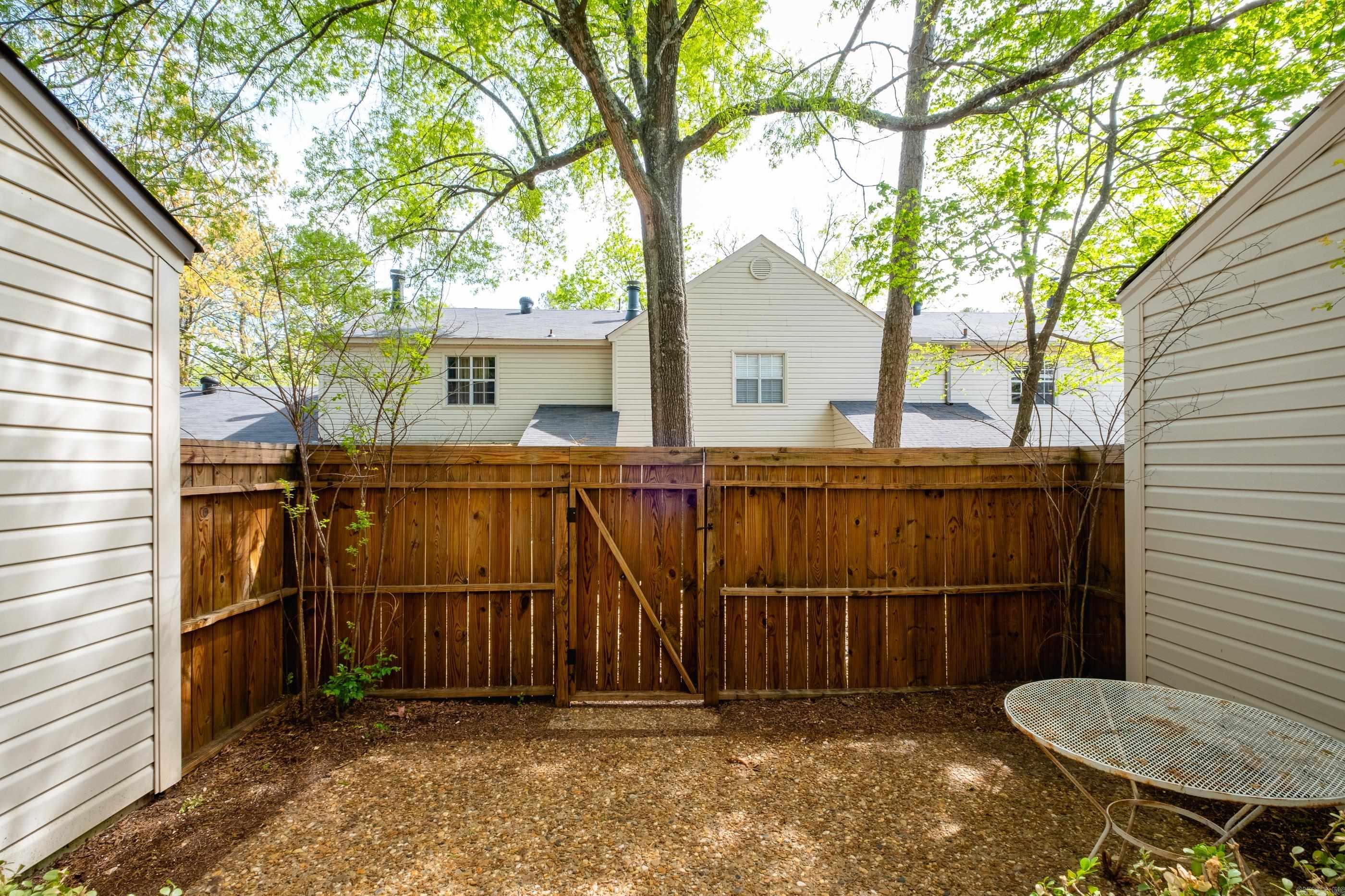 KINGSBRIDGE TWNHSE - Residential