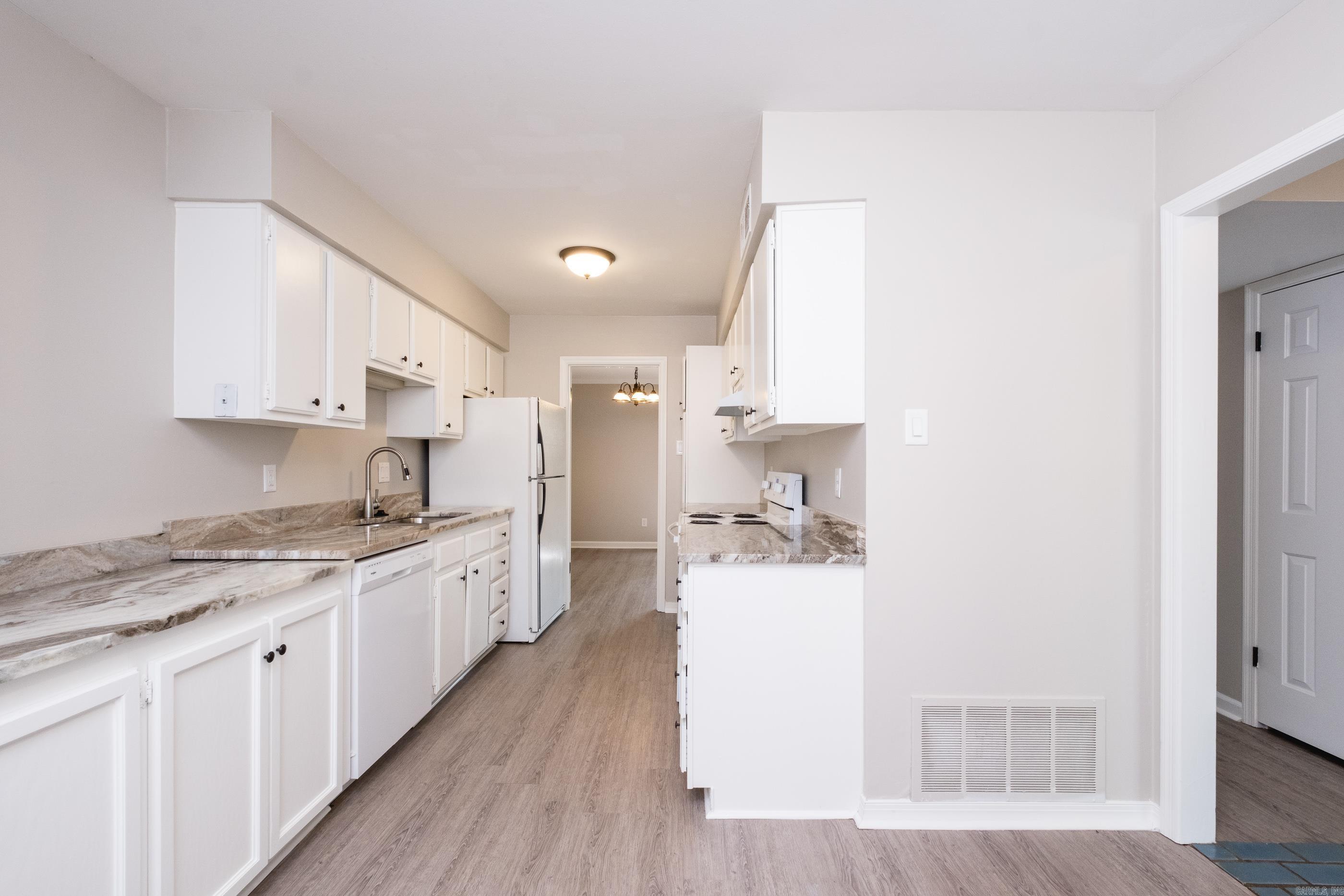 KINGSBRIDGE TWNHSE - Residential