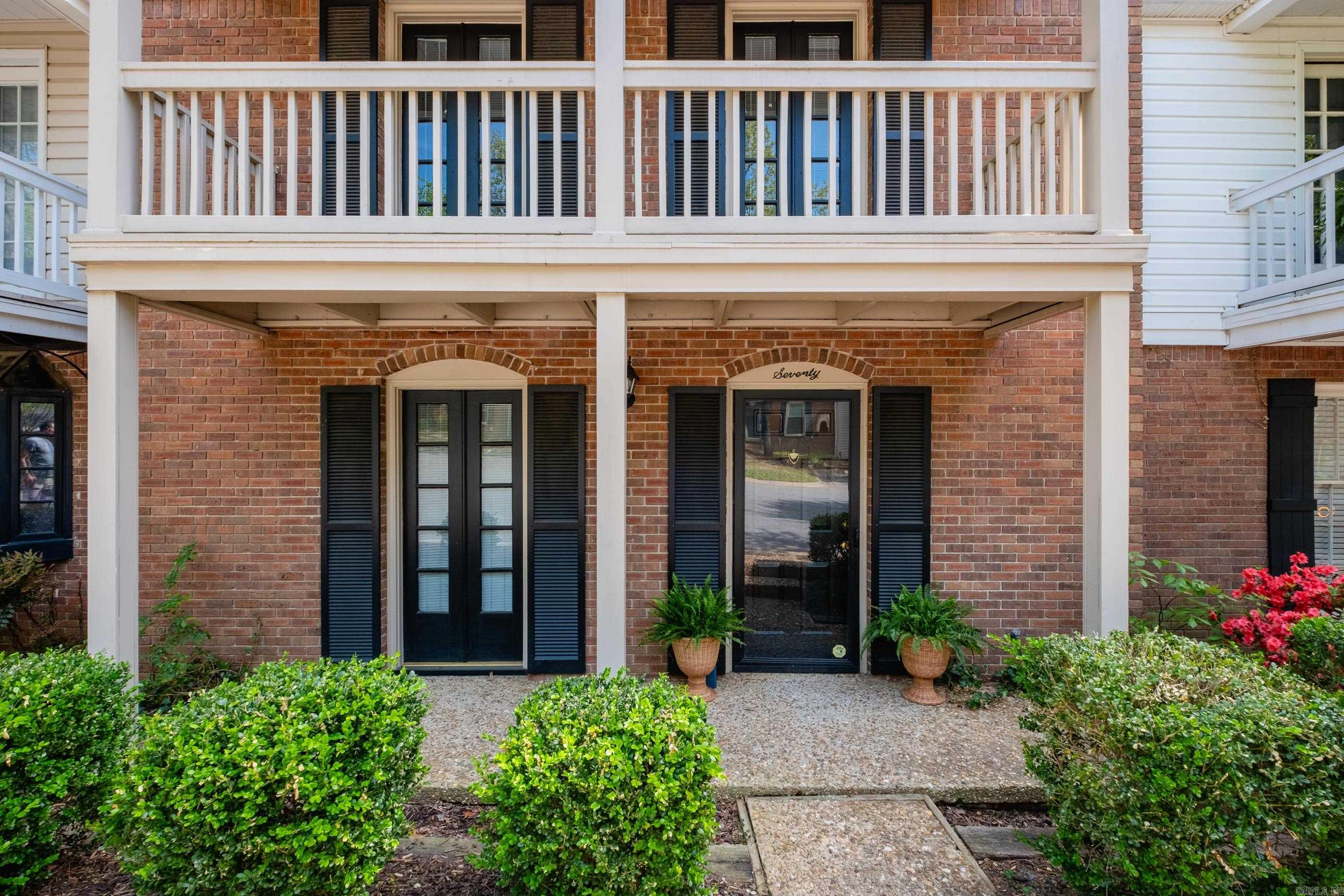 KINGSBRIDGE TWNHSE - Residential