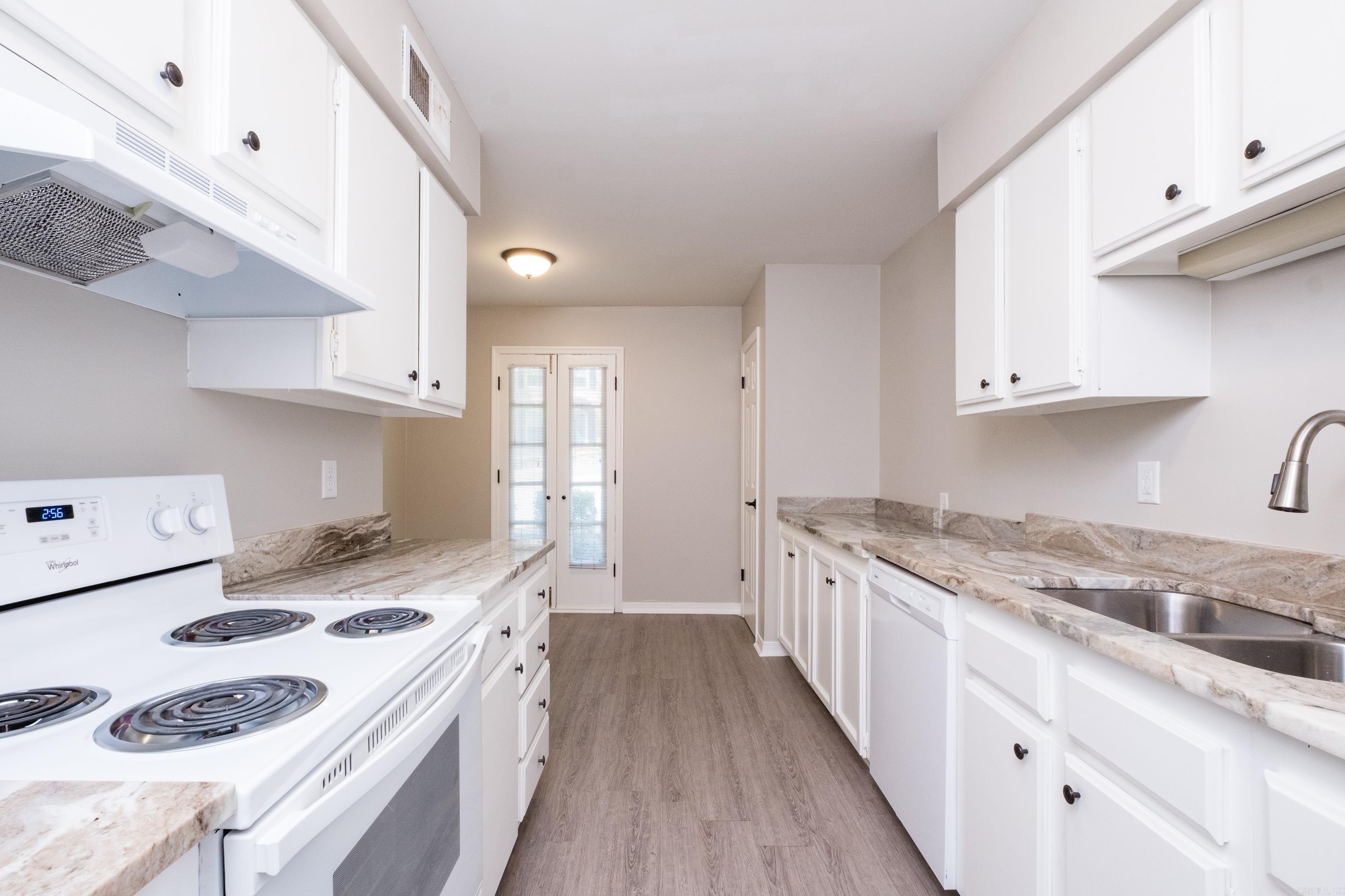 KINGSBRIDGE TWNHSE - Residential