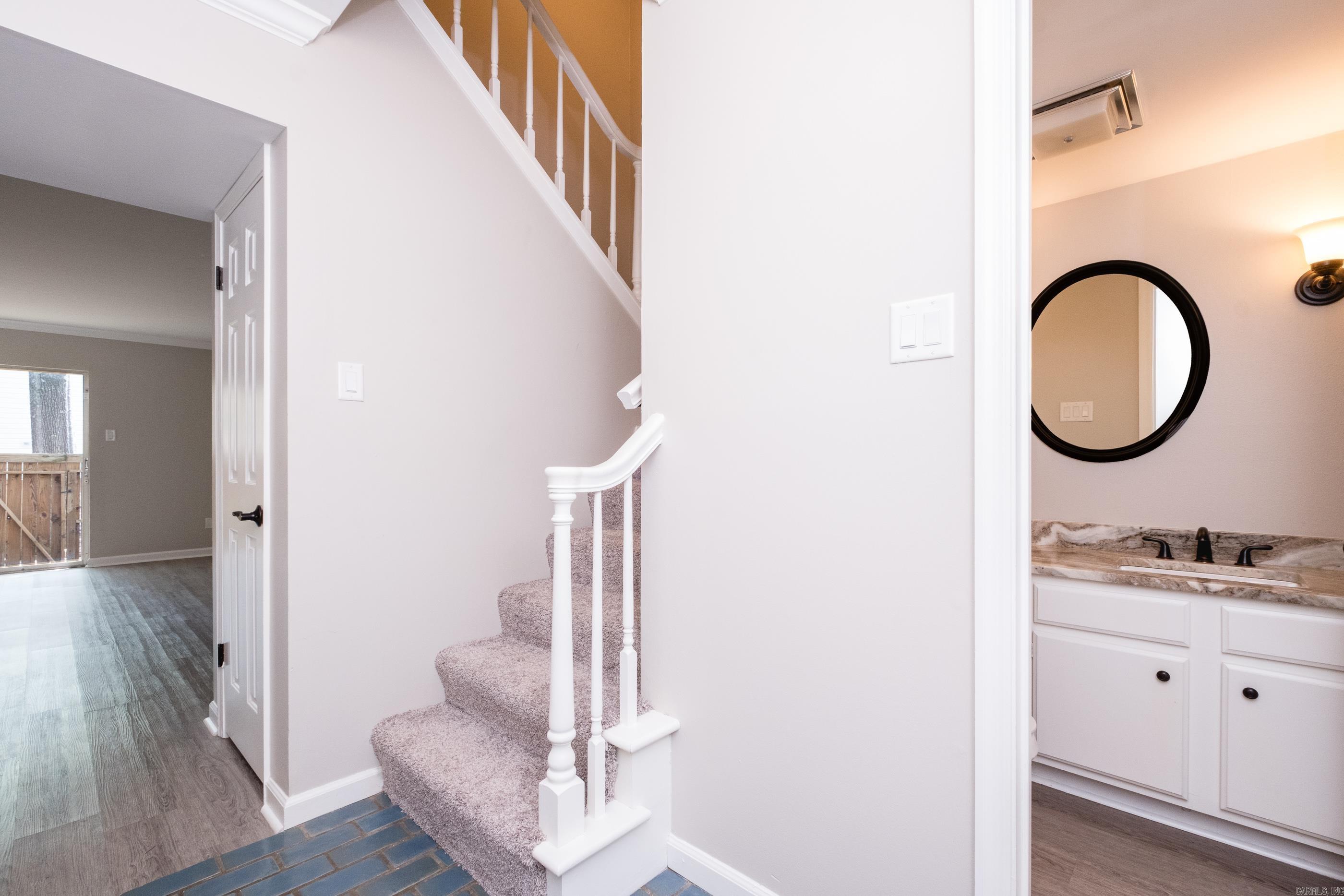 KINGSBRIDGE TWNHSE - Residential