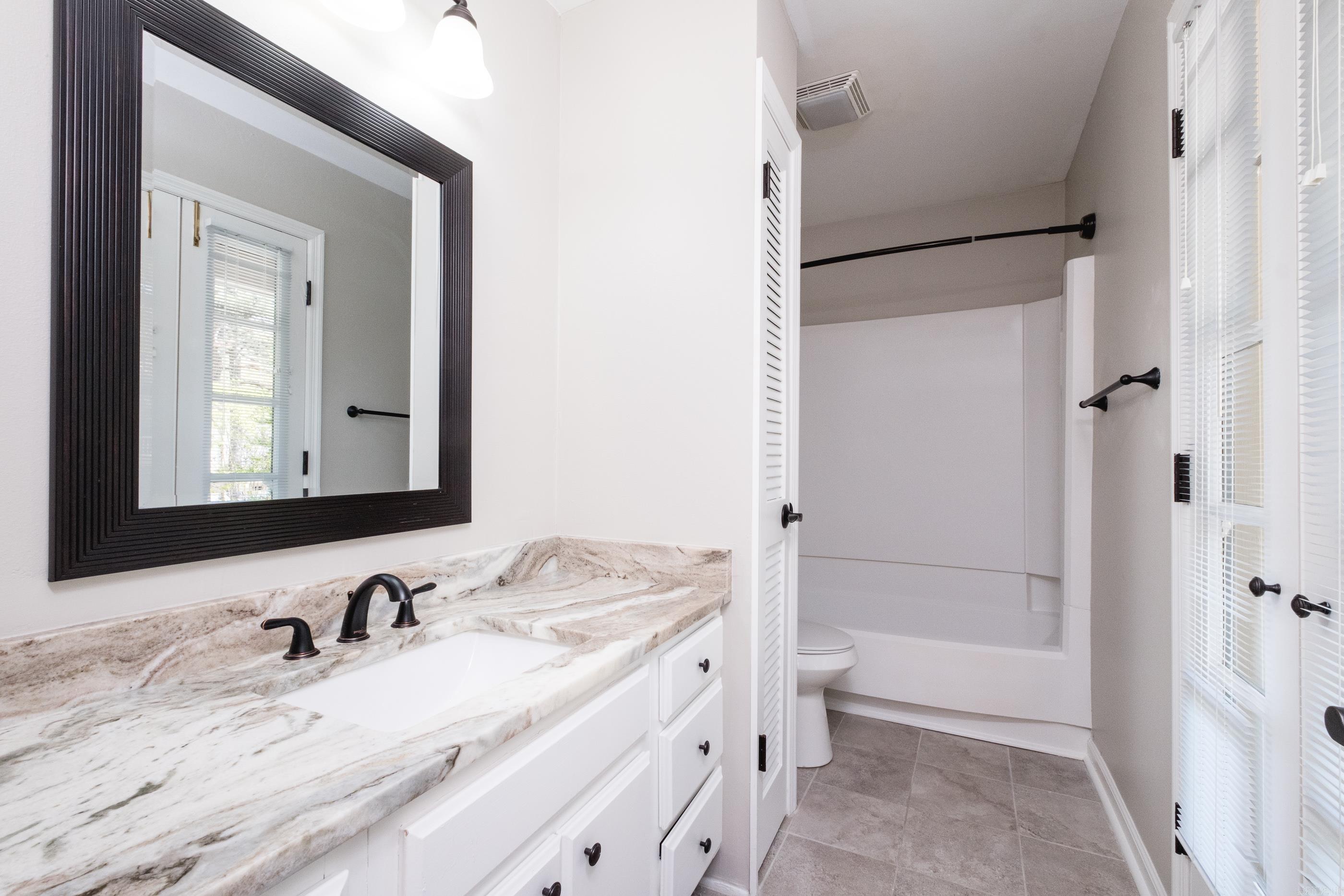 KINGSBRIDGE TWNHSE - Residential