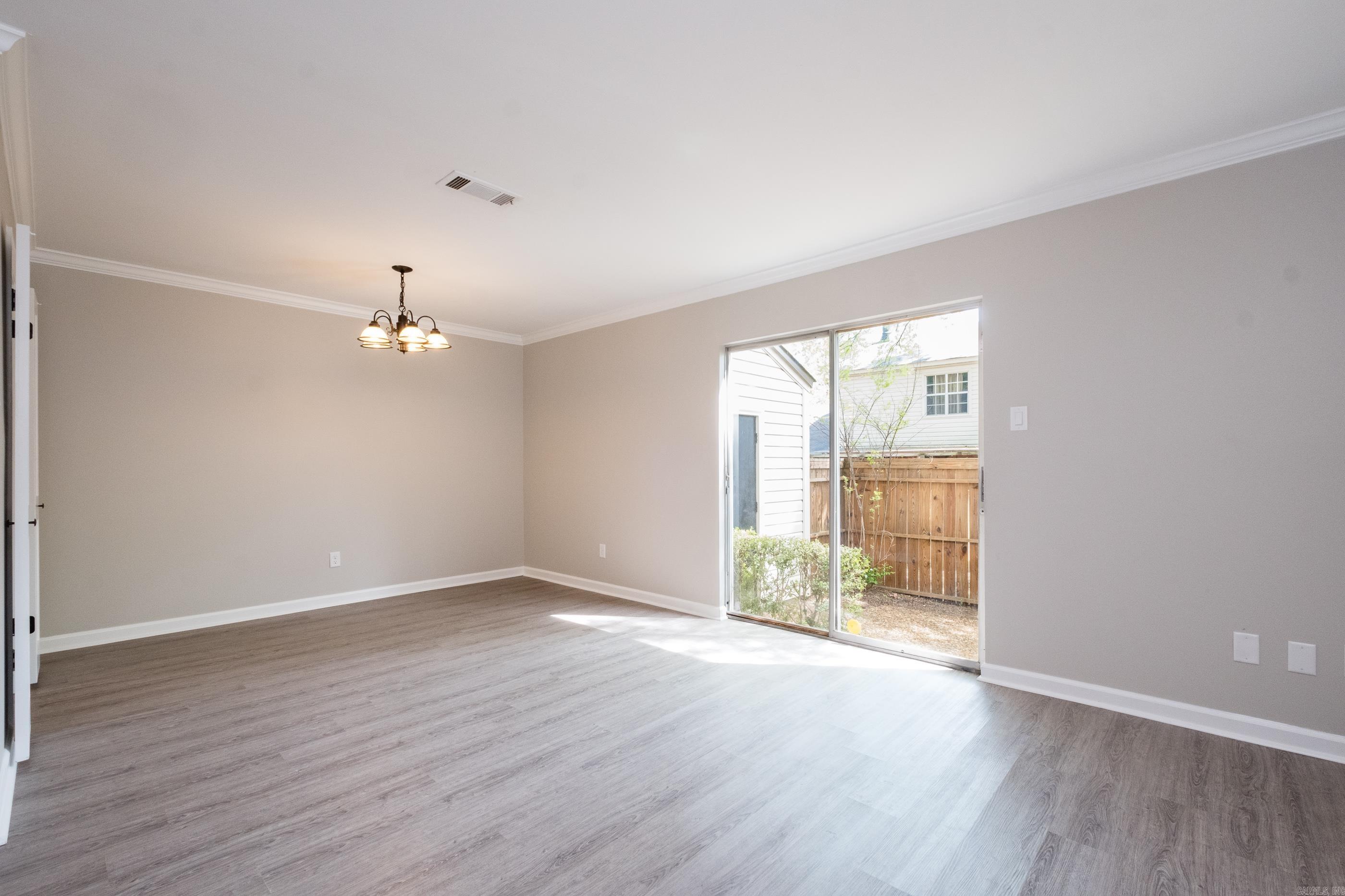 KINGSBRIDGE TWNHSE - Residential