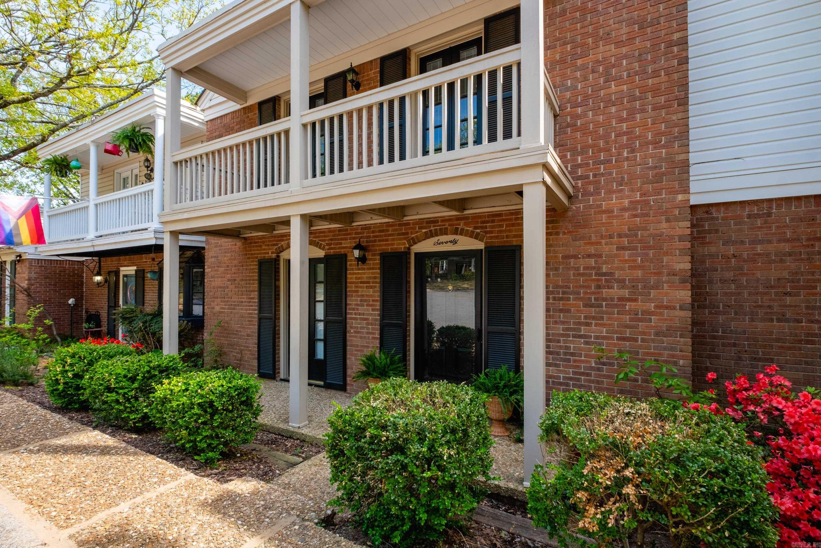 KINGSBRIDGE TWNHSE - Residential