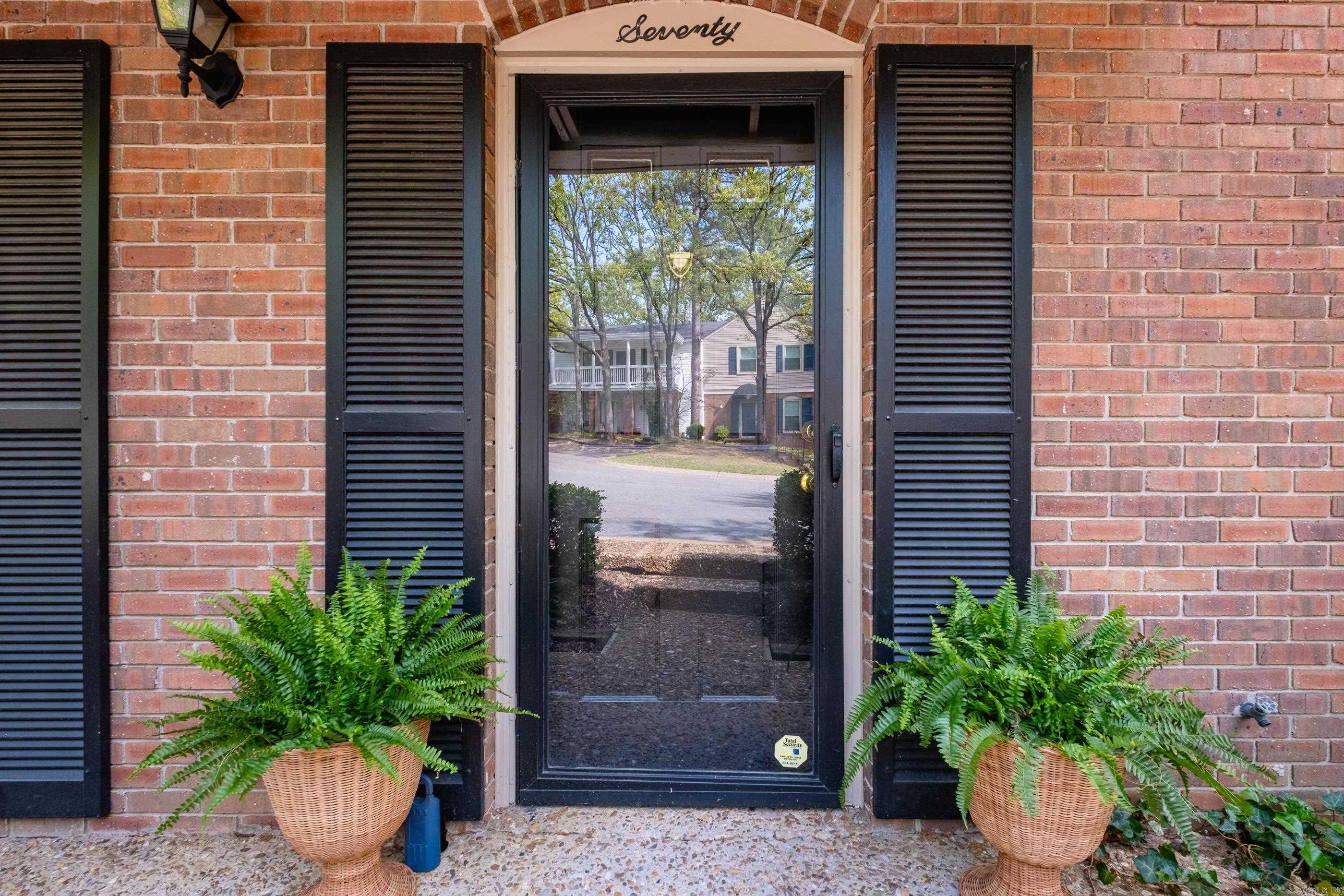 KINGSBRIDGE TWNHSE - Residential