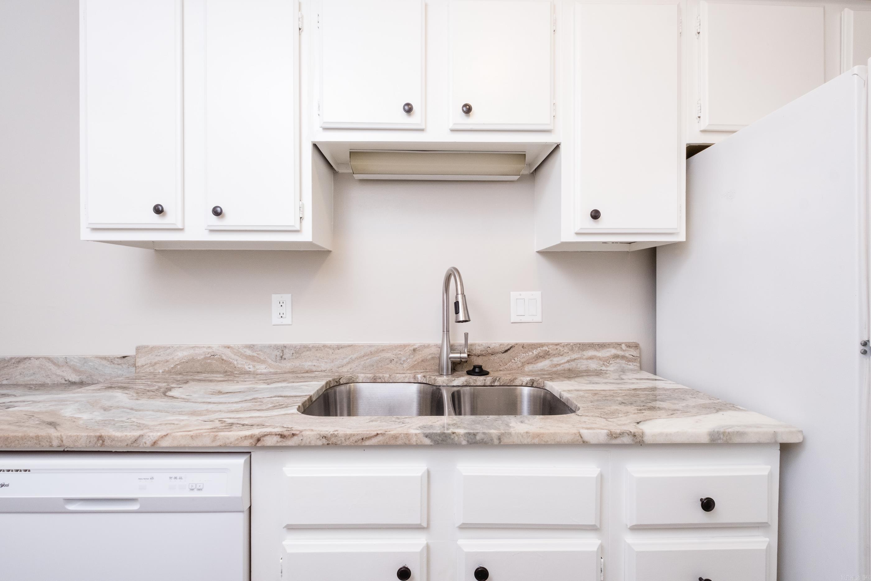 KINGSBRIDGE TWNHSE - Residential