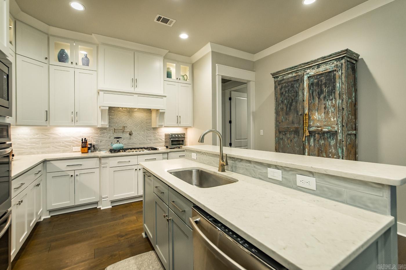 CHENAL VALLEY "ENSBURY PLACE" - Residential