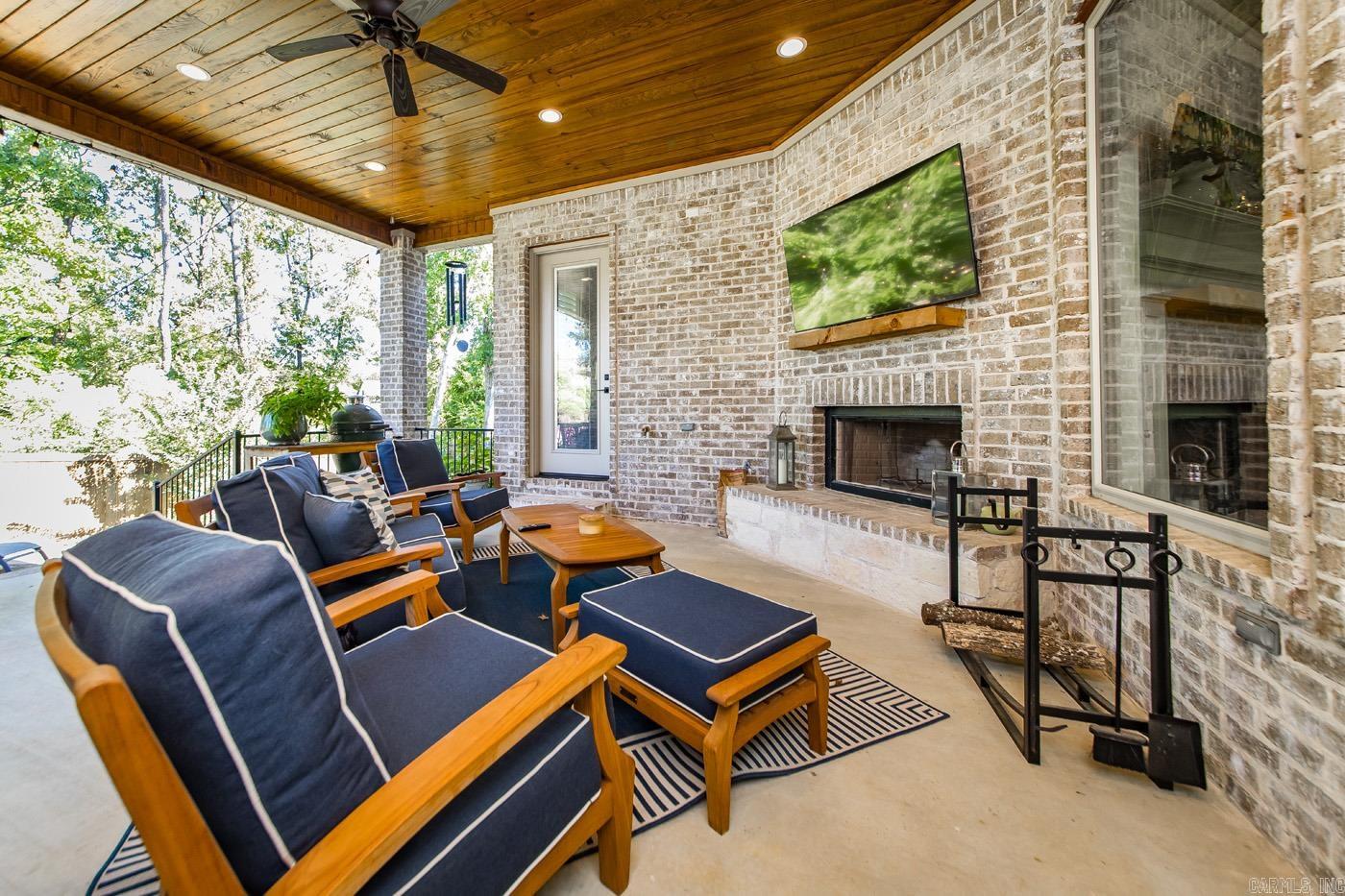 CHENAL VALLEY "ENSBURY PLACE" - Residential