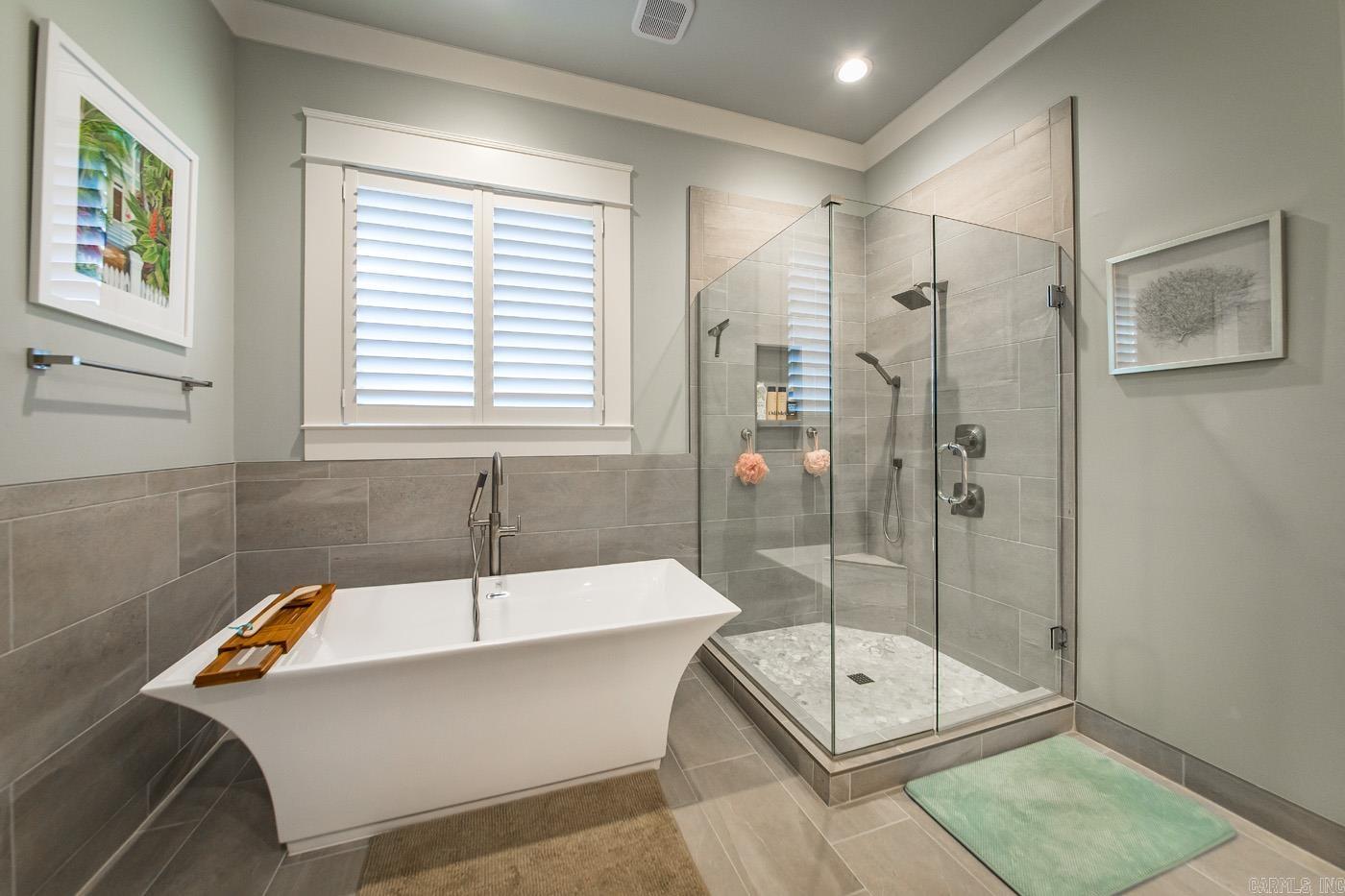 CHENAL VALLEY "ENSBURY PLACE" - Residential