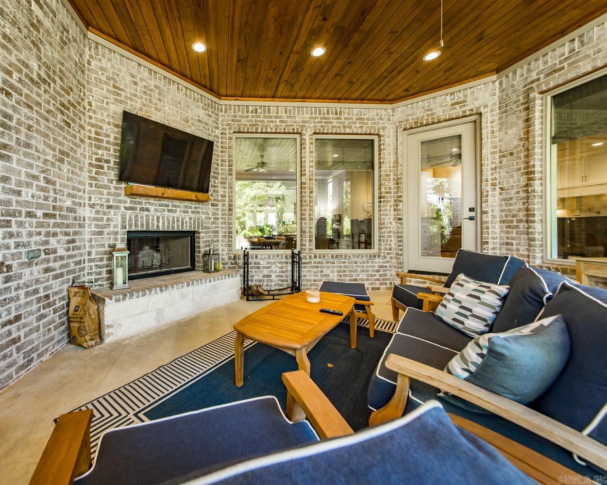 CHENAL VALLEY "ENSBURY PLACE" - Residential
