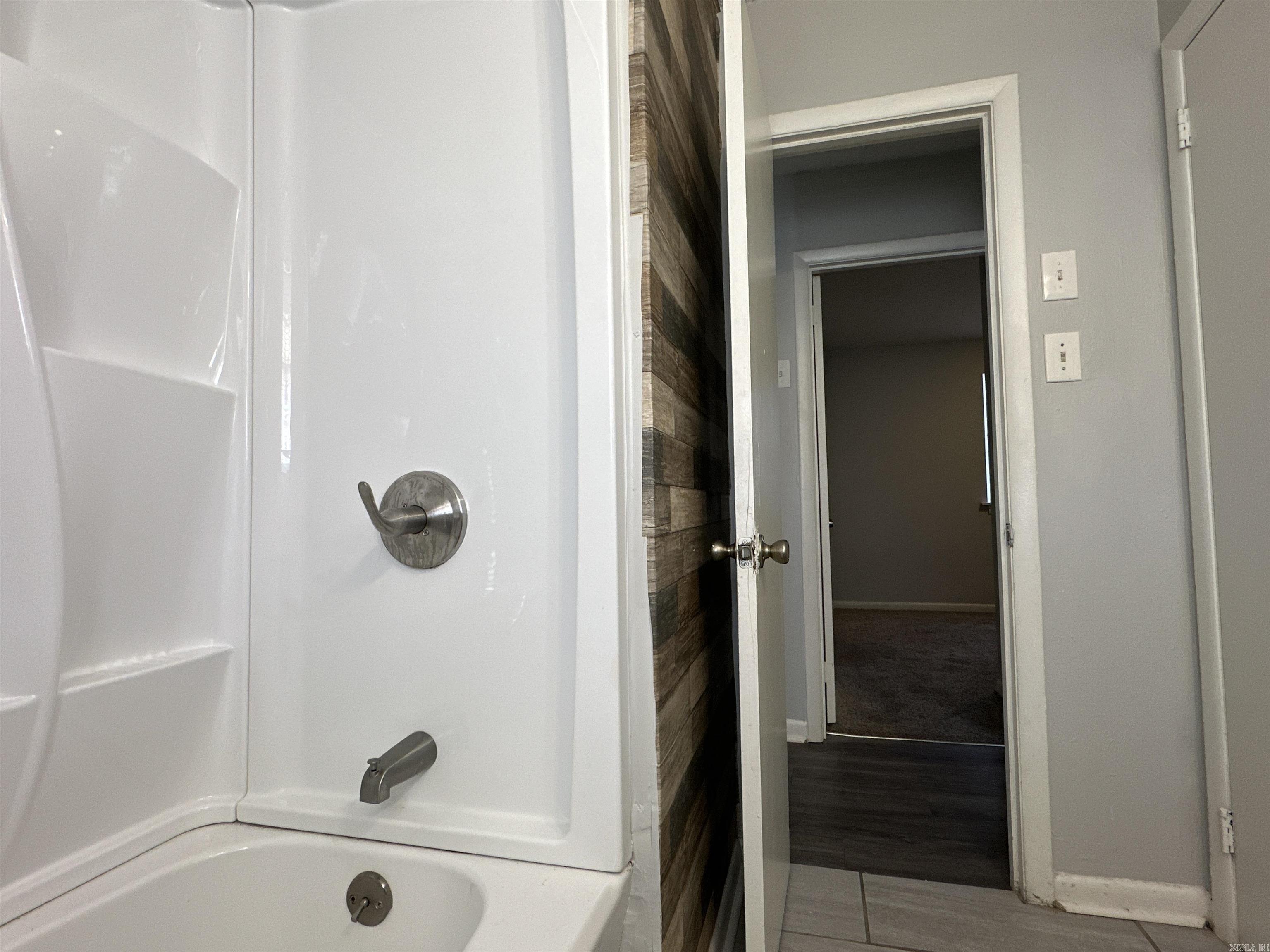 American Manor - Residential Lease