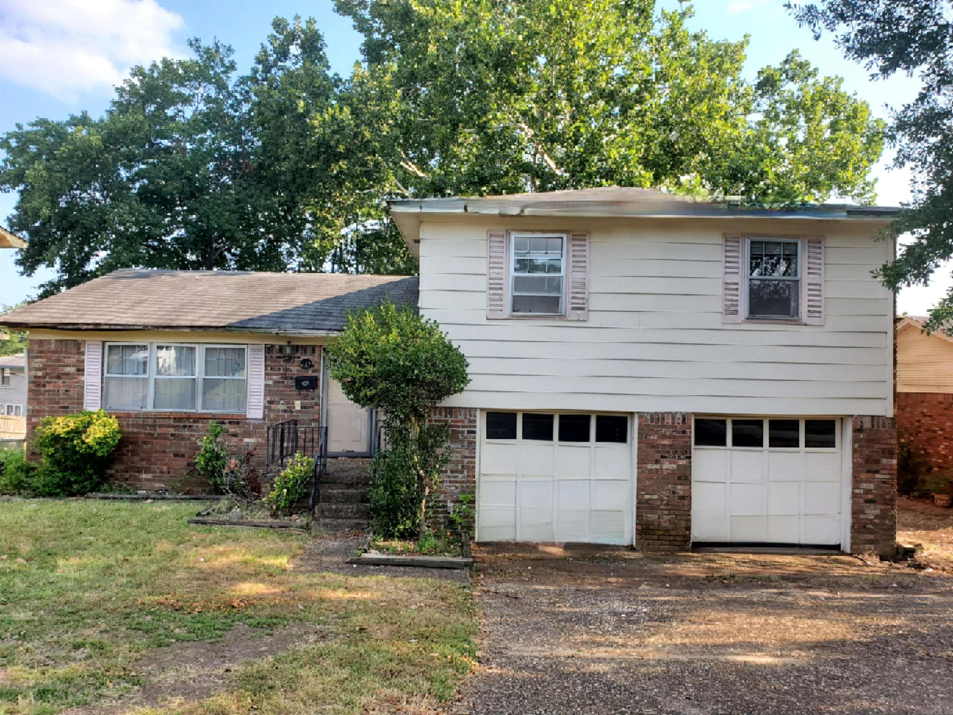 Great space in this 3 bedroom, 3 bath home. Two living areas, formal dining and eat in kitchen. Downstairs contains large family room. It is near shopping, Midtown, Hospitals, the Zoo, a golf course, walking trails, and more. All that's needed are your personal updates. Awesome fixer upper!