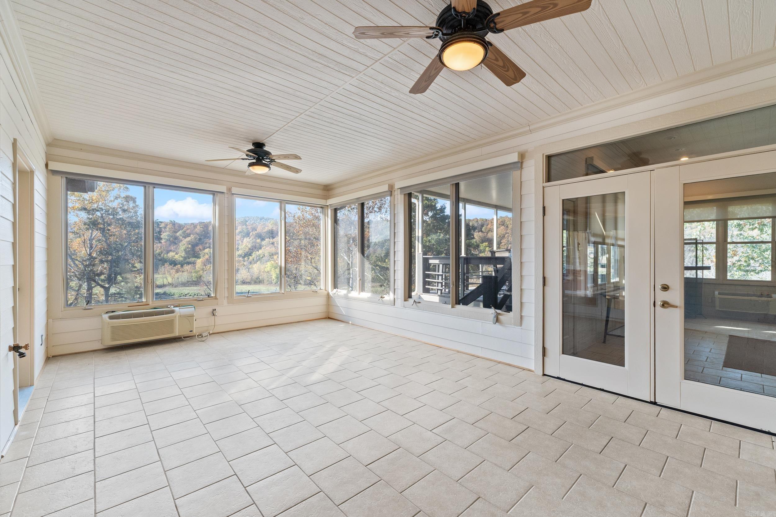 WHITE RIVER VALLEY - Residential