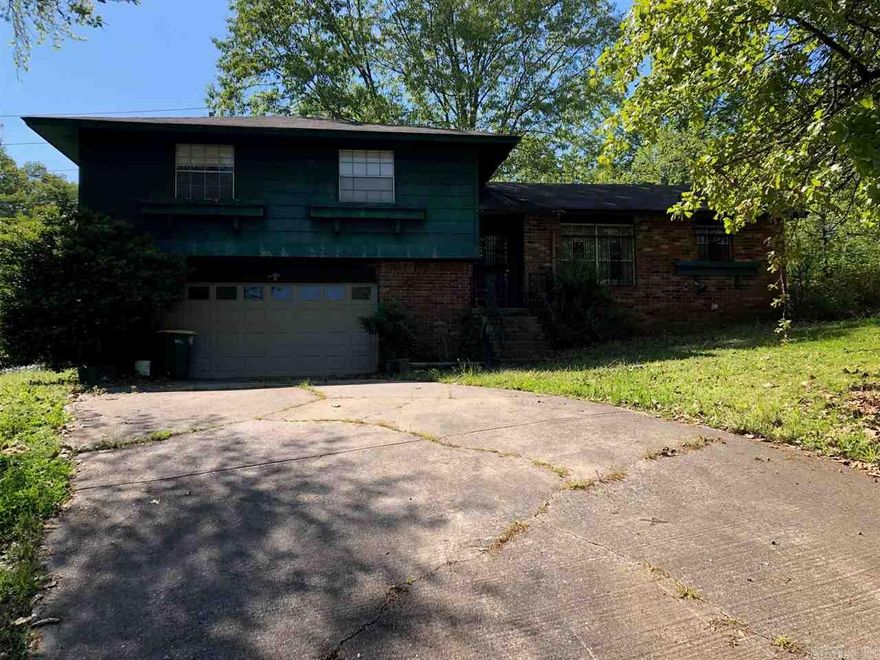 Nicely appointed on a cul-de-sac. Three bedrooms with the master being an en-suite. Split level with all bedrooms up. Eat-in kitchen has stove and refrigerator to convey. Polish this up for a perfect first time home or for rental property. Owner never occupied the home so no property disclosure will be provided. Property to be sold as-is. See agent remarks.