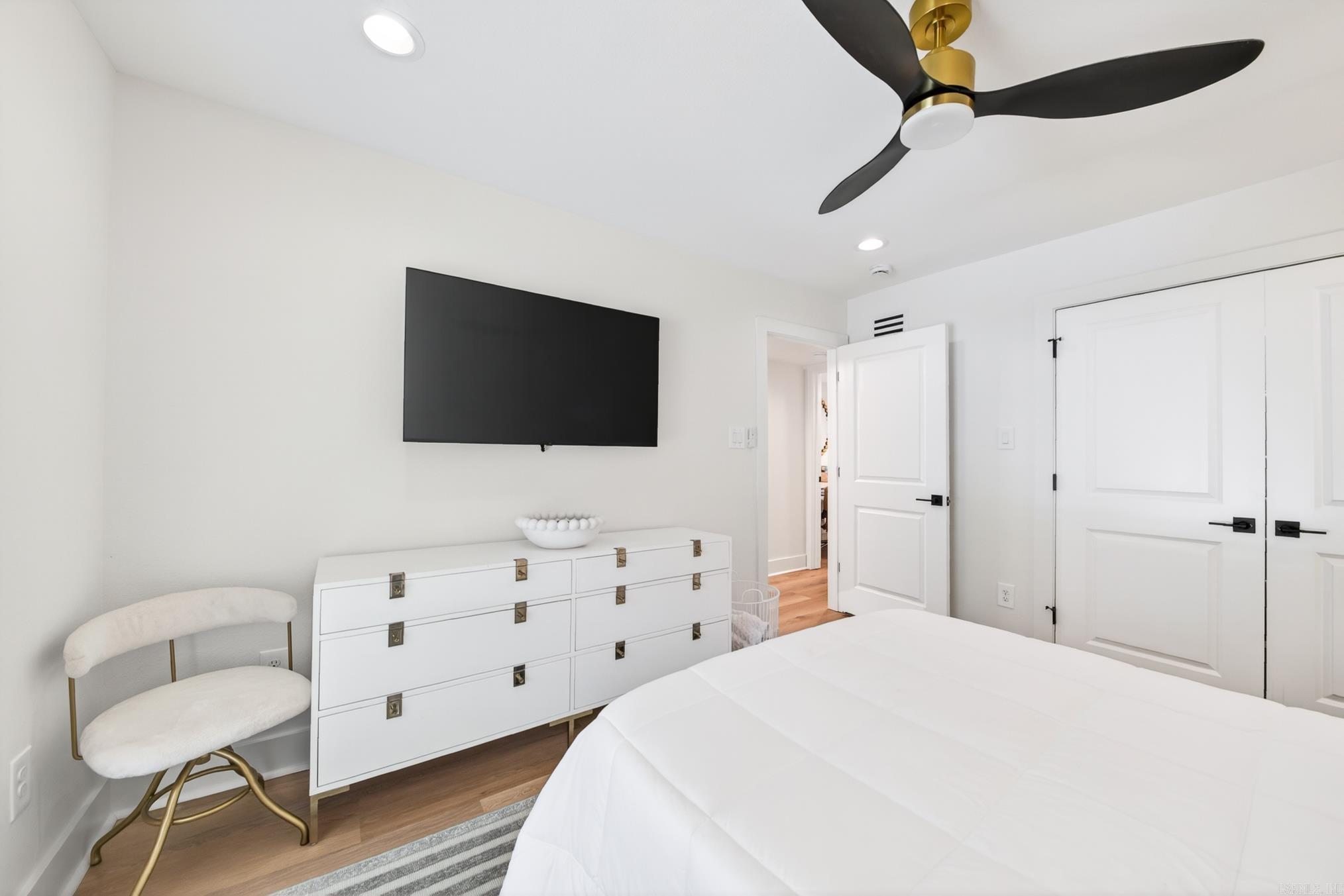 FOREST HILL COND - Residential
