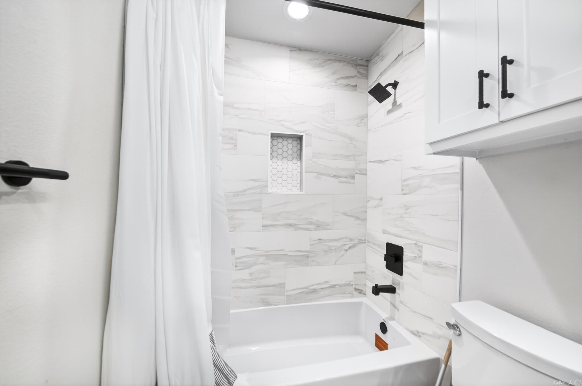 FOREST HILL COND - Residential