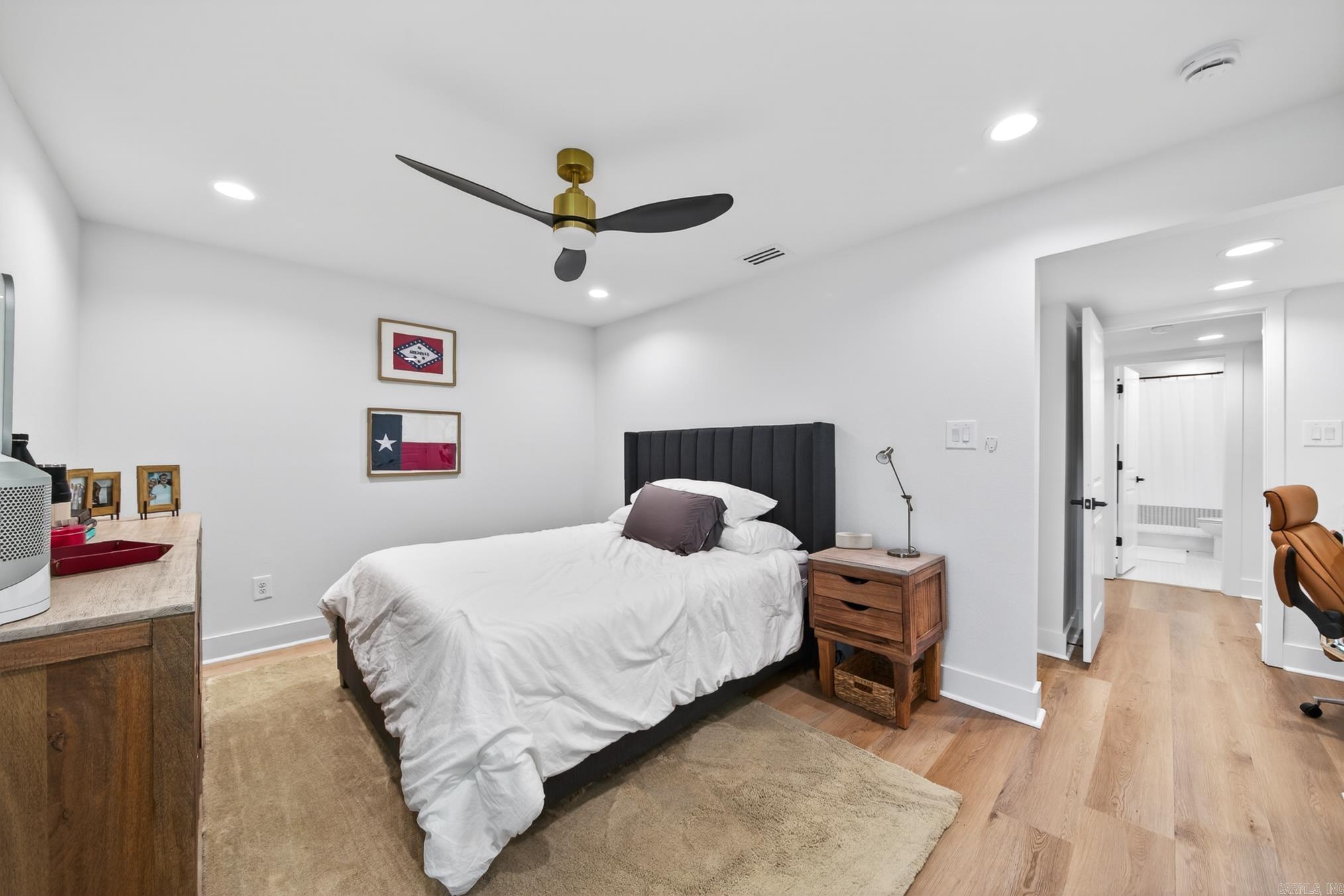 FOREST HILL COND - Residential