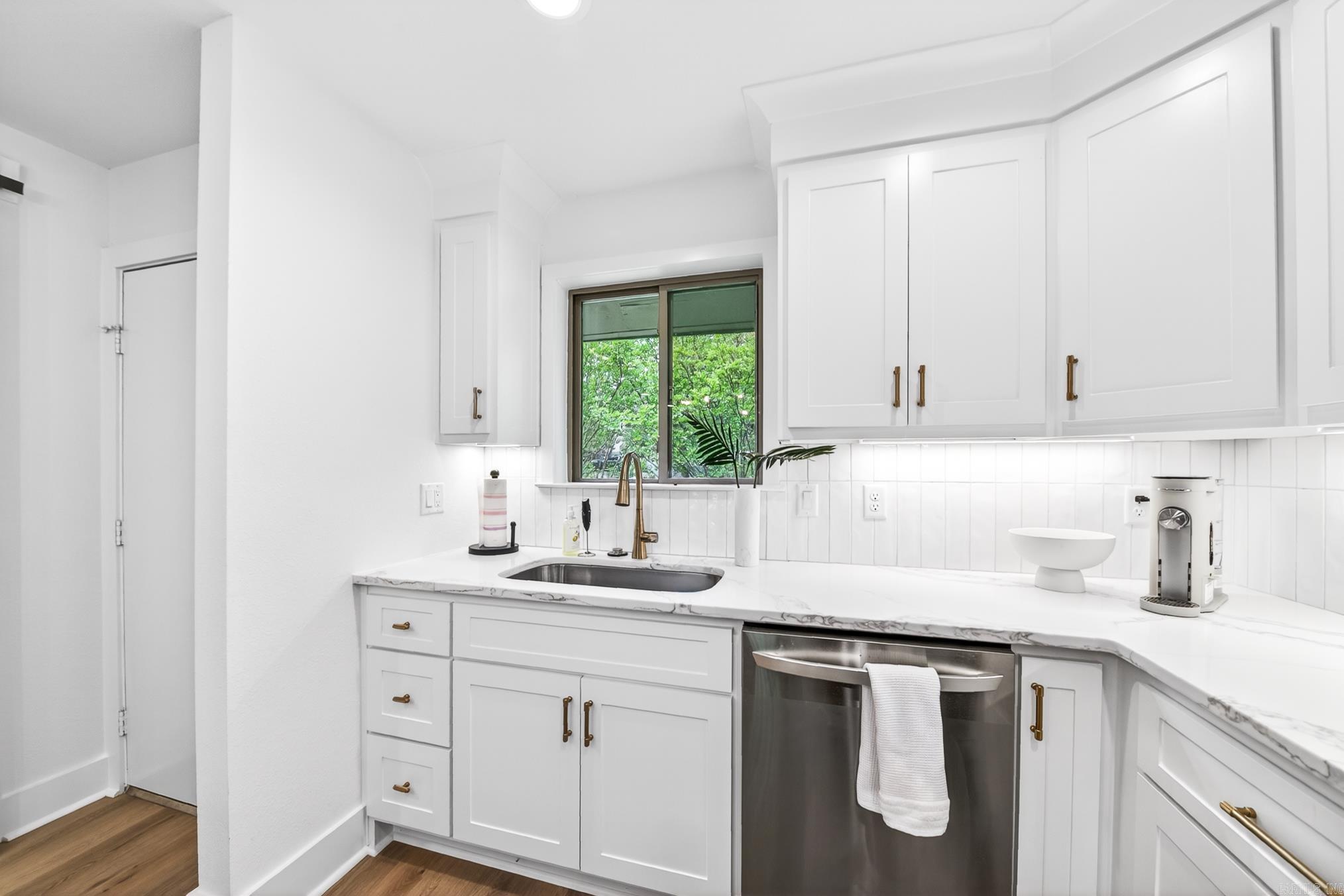 FOREST HILL COND - Residential