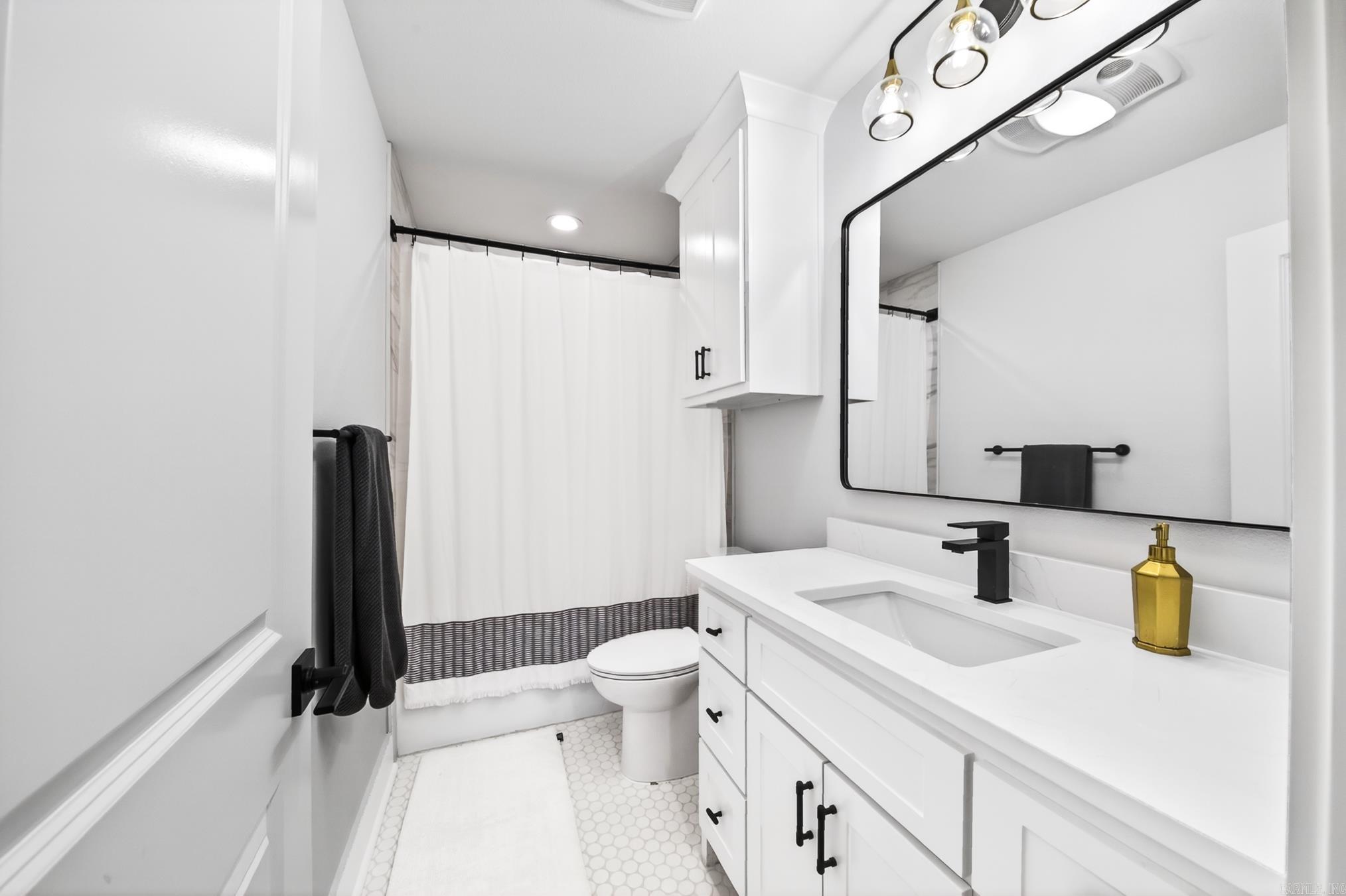FOREST HILL COND - Residential
