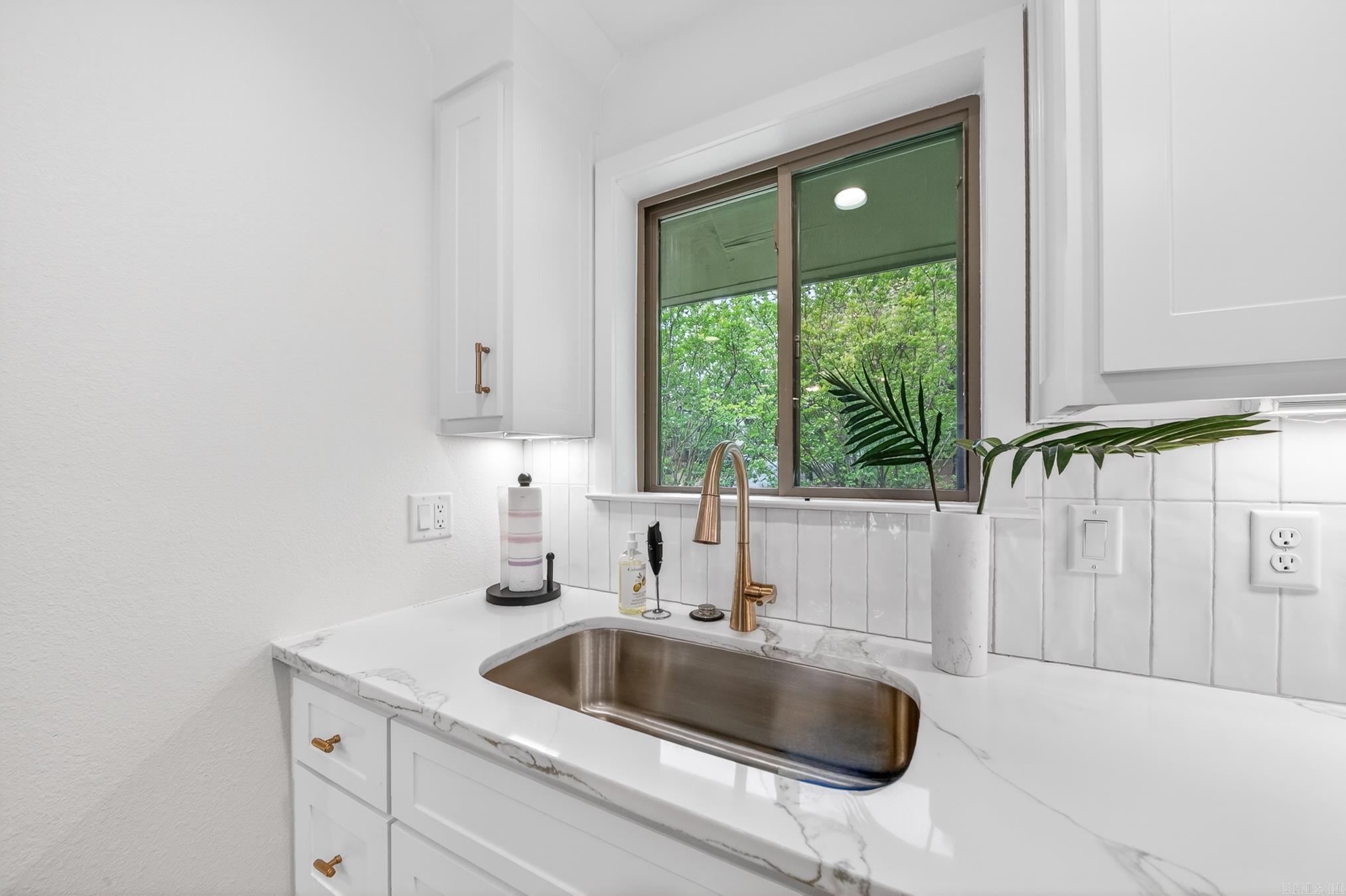FOREST HILL COND - Residential