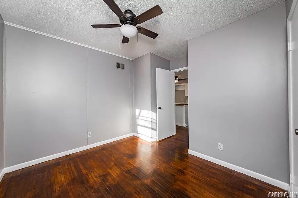 GLENOAKS - Residential