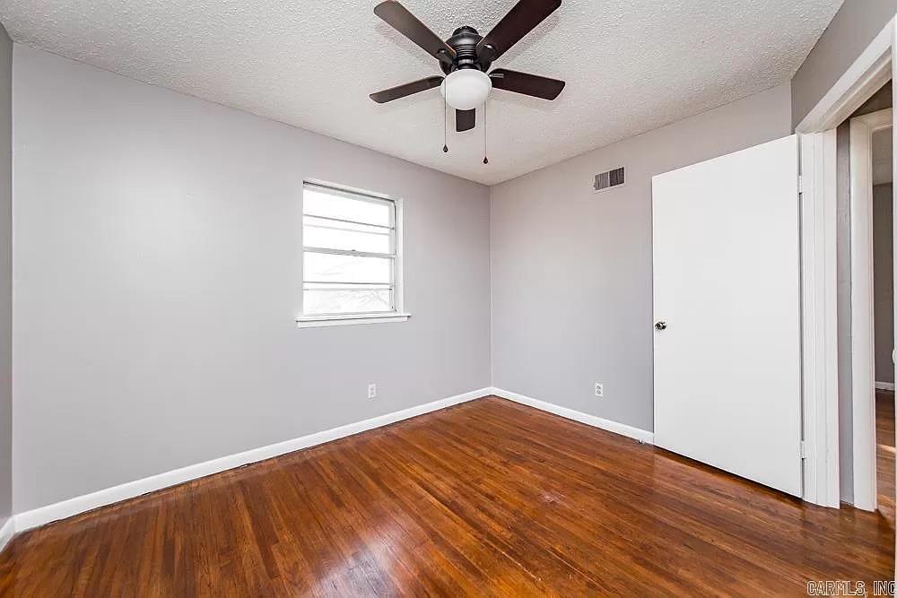 GLENOAKS - Residential