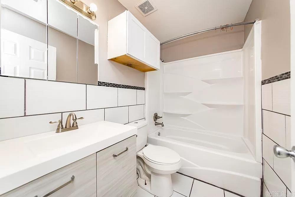 GLENOAKS - Residential