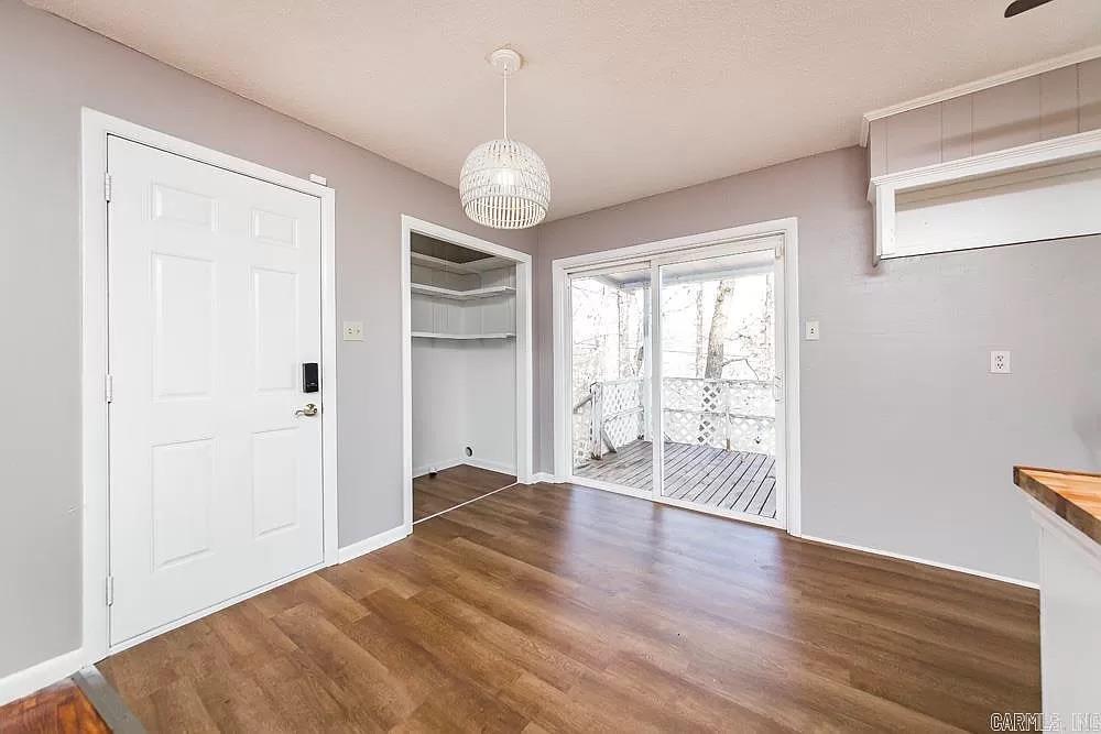 GLENOAKS - Residential