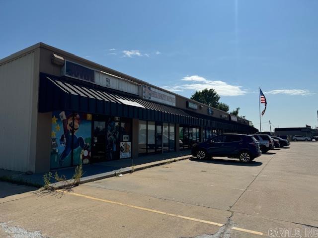 9 STORE STRIP MALL ON 1.3 ACRES! 12,615 square foot strip mall in Pocahontas, AR on US Hwy 67. High visibility! 9 storefronts, 9 bathrooms, various offices in each unit. 5 new HVAC-units. Built in 2005. Sitting on 1.3 acres. Great income! Call for more information or for a viewing!
