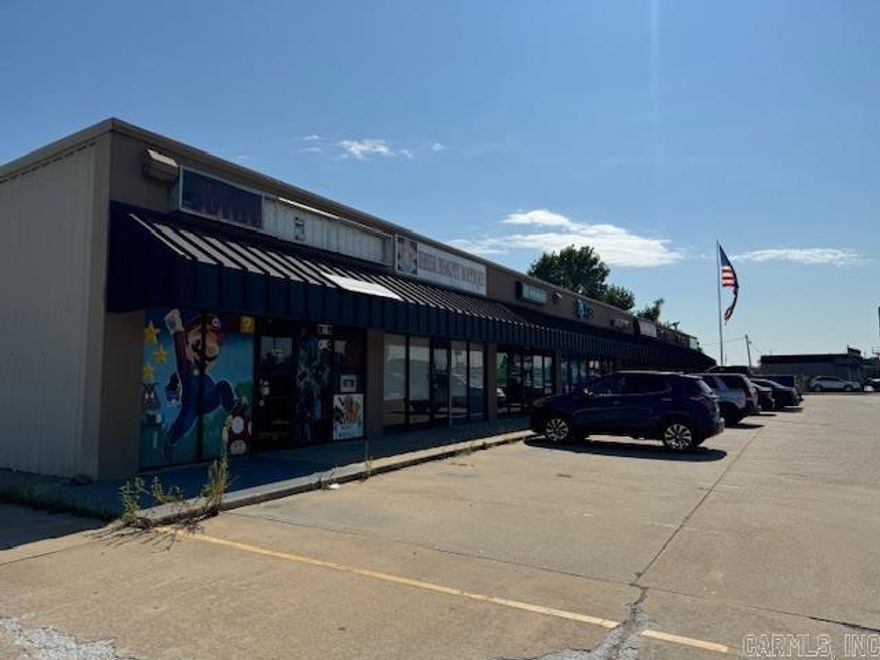 9 STORE STRIP MALL ON 1.3 ACRES!  12,615 square foot strip mall in Pocahontas, AR on US Hwy 67. High visibility! 9 storefronts, 9 bathrooms, various offices in each unit. 5 new HVAC-units.  Built in 2005. Sitting on 1.3 acres. Great income! Call for more information or for a viewing!