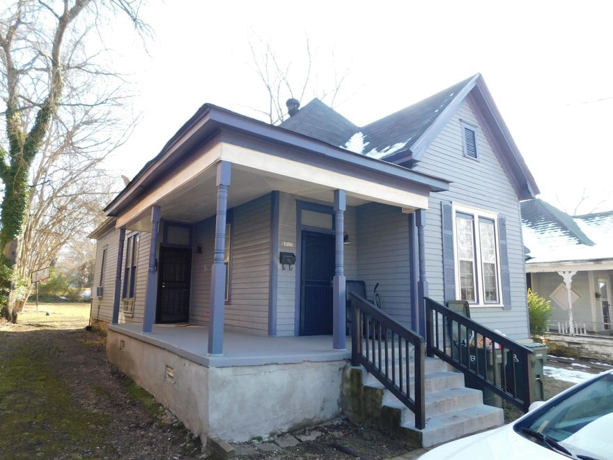 Great duplex in Little Rock Central High area.  Recent exterior paint and roof one unit needs remodeling, but this is a contributing structure in the neighborhood.  The Arkansas Heritage Commission says it should be eligible for tax credits , so this is a great opportunity for an investor.  More pictures will be added soon.