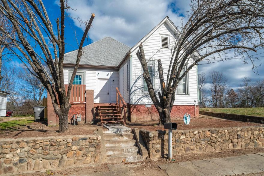 Charming and well-located, this 3-bedroom, 1-bath home offers a comfortable blend of character and updates. Inside, you’ll find high ceilings, good closet space, and a large laundry room that adds everyday convenience. The living room, dining area, and primary bedroom feature newer vinyl plank flooring, providing durability and a fresh, updated look. The home is equipped with mini-split heating and air for efficient climate control, along with gas space heaters for added warmth. Situated between downtown Hot Springs and Oaklawn Racing & Gaming, with easy access to dining, entertainment, and local attractions. A great opportunity for a primary residence, rental, or investment in a highly desirable area of Hot Springs, Arkansas.