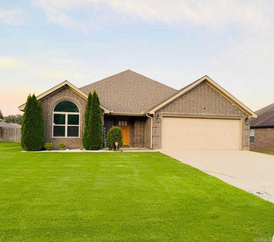 Welcome to this beautifully maintained 3-bedroom 2-bathroom home offering comfort, style, and functionality throughout. Step through the inviting entry foyer into a bright and airy great room, perfect for entertaining or relaxing with the family. Retreat to the primary suite, complete with a generous walk-in closet and a beautifully tiled shower in the en-suite. Two additional bedrooms offer plenty of space for guests, family, or home office. Enjoy outdoor living in the great size backyard perfect for gatherings, play, or peaceful evenings under the stars. The home also features stained concrete floors throughout, adding a modern and durable touch. Don't miss out on the opportunity to make this house your home. Call today for your own private tour of this spectacular home.