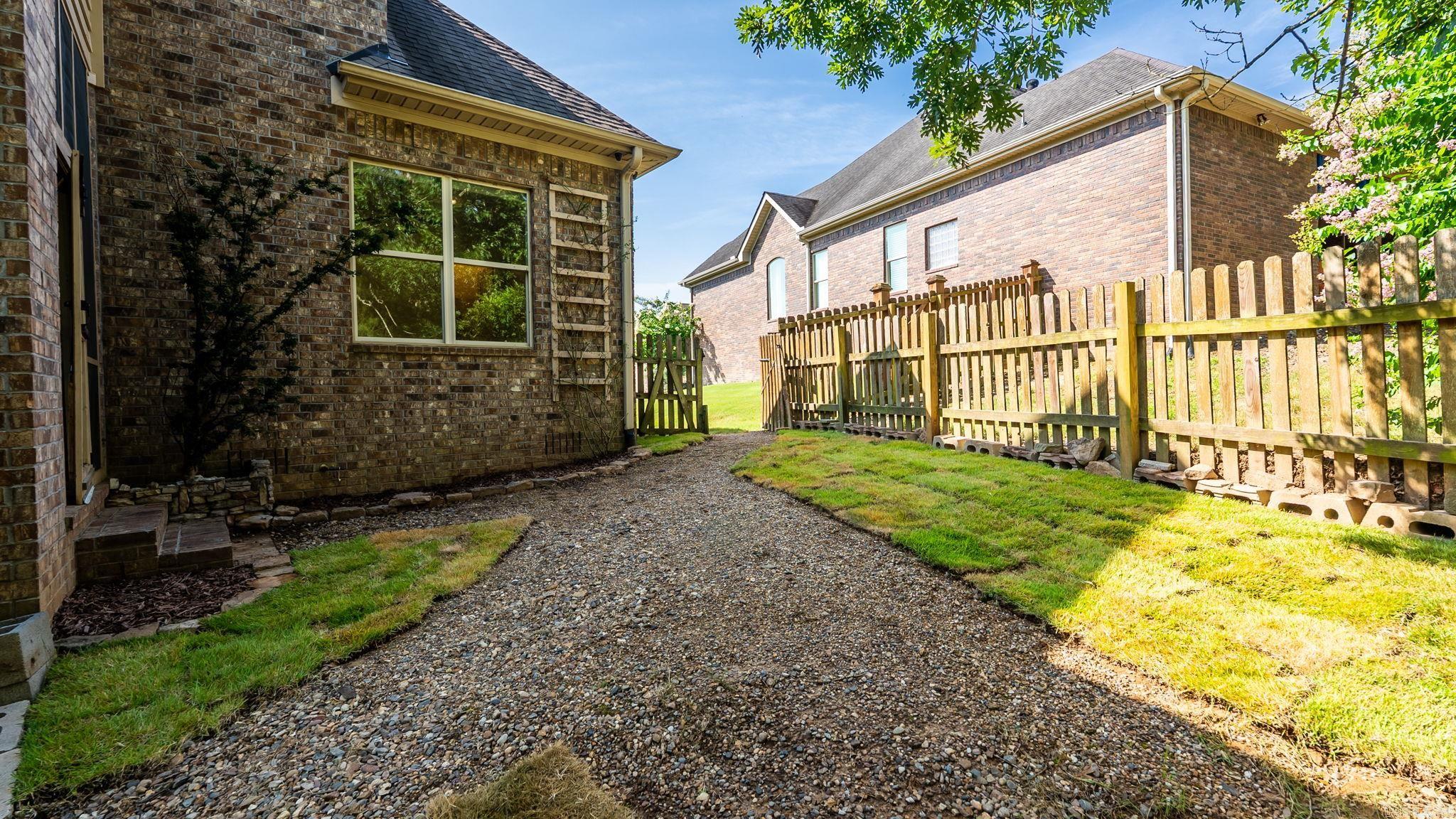 WOODLANDS EDGE - Residential