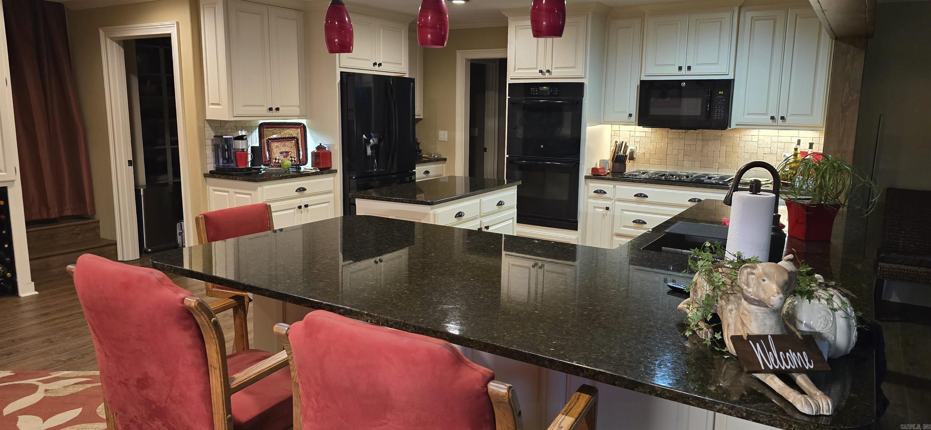 ARKRIDGE LAKE ESTATES - Residential