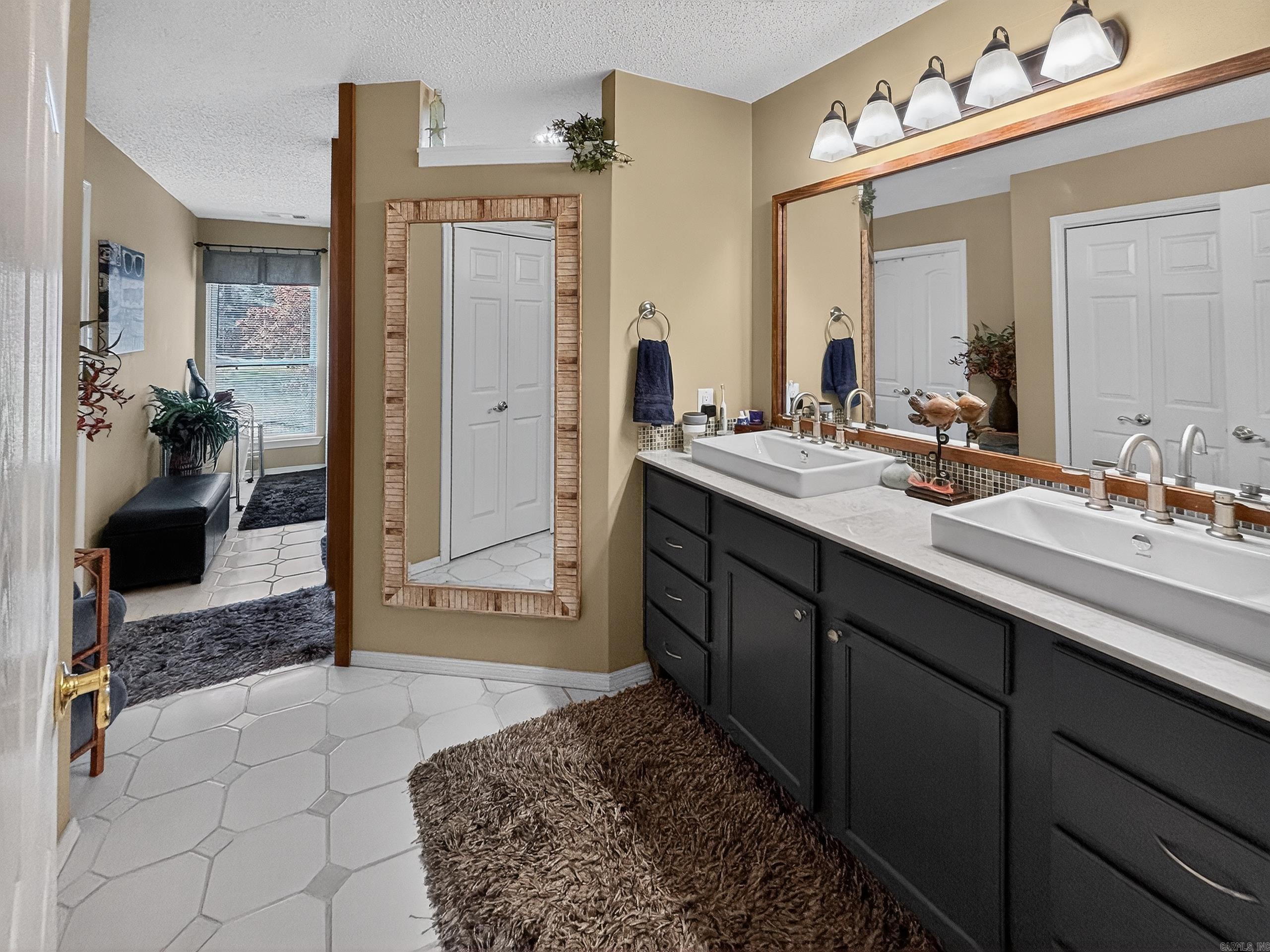 ARKRIDGE LAKE ESTATES - Residential