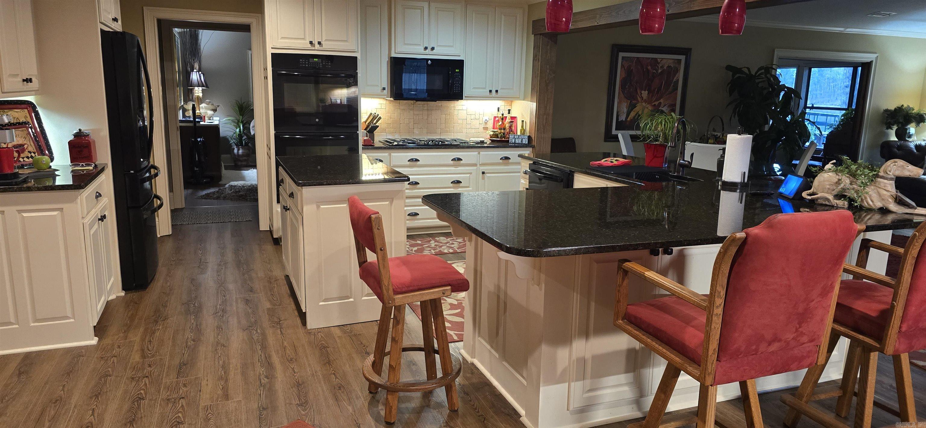 ARKRIDGE LAKE ESTATES - Residential