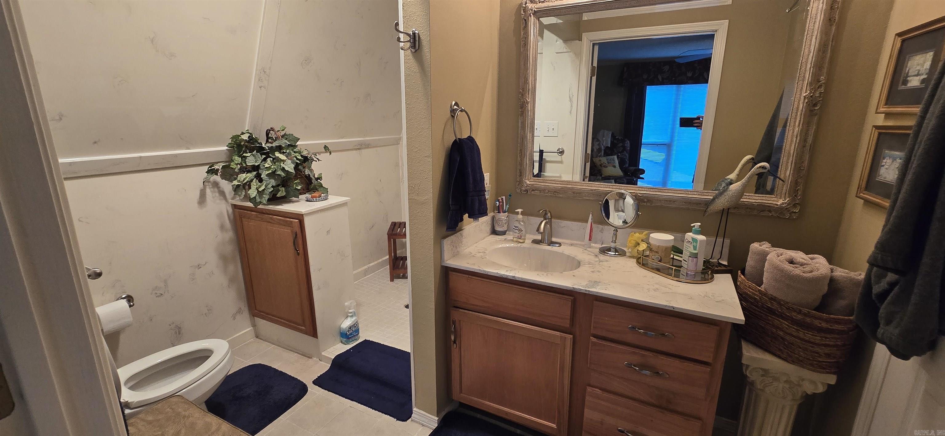 ARKRIDGE LAKE ESTATES - Residential