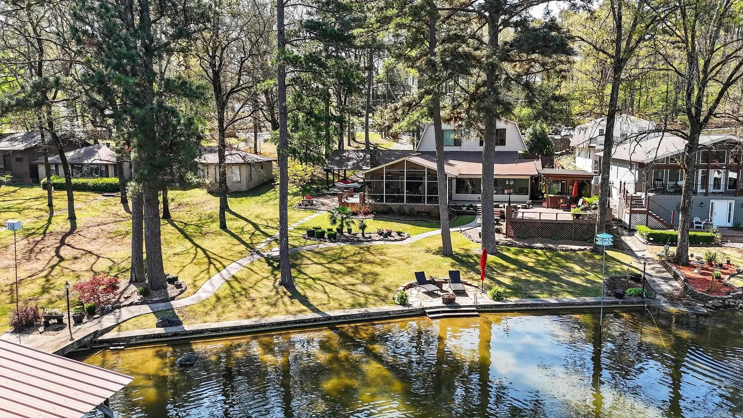 ARKRIDGE LAKE ESTATES - Residential