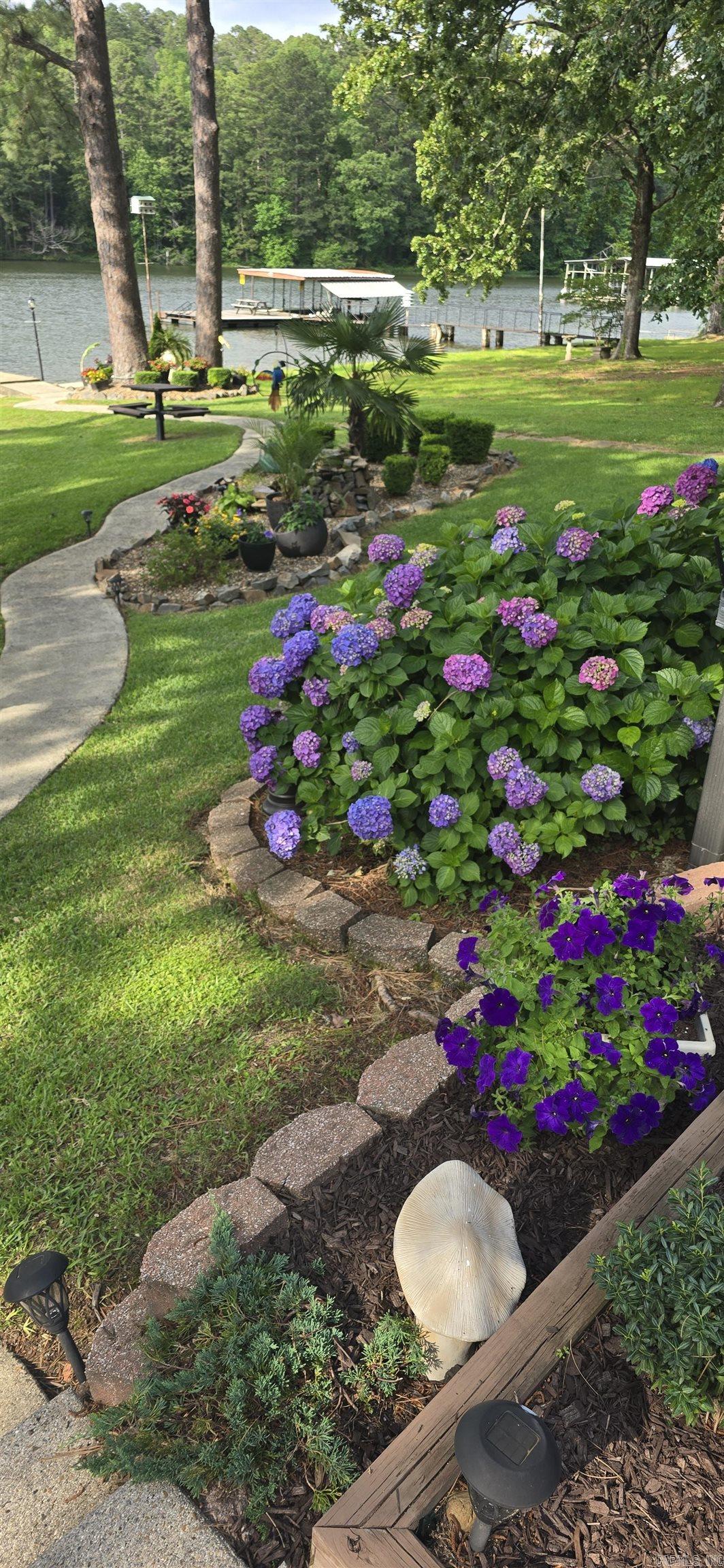 ARKRIDGE LAKE ESTATES - Residential